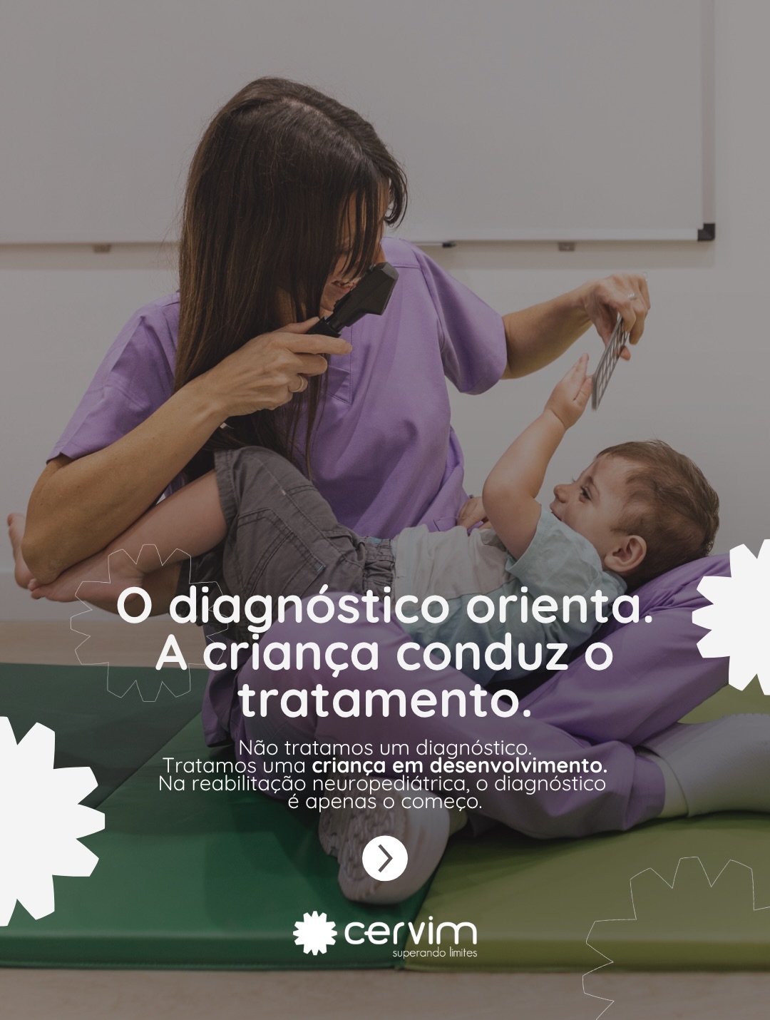 Na reabilitação neuropediátrica, conhecer o diagnóstico é fundamental — mas não suficiente.
Cada criança apresenta uma combinação única de potencialidades, desafios, estratégias, interesses e possibilidades de participação.
Por isso, no CERVIM, acreditamos em uma intervenção construída a partir da avaliação, do raciocínio clínico e de objetivos que façam sentido para a criança e sua família.
Porque o propósito da reabilitação vai além de executar um movimento.
É ampliar possibilidades de funcionalidade e participação na vida.
#CERVIM #ReabilitaçãoNeuropediátrica #Neuroreabilitação #FisioterapiaPediátrica #Funcionalidade