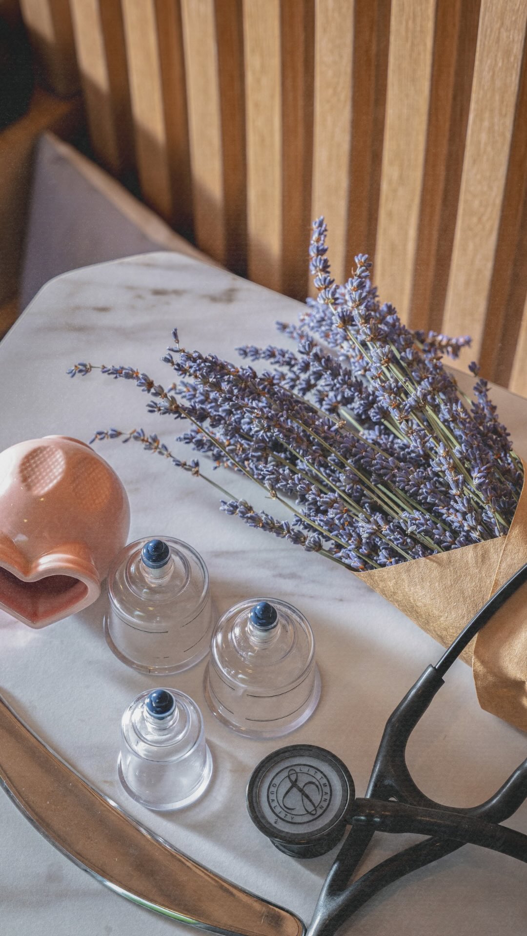Quizás la medicina que más recuerdas no fue la que te dio más, sino la que por primera vez te hizo sentir que alguien realmente te estaba escuchando.
🪻🚐💜
www.LavandaHolisticClinic.com
787-530-1401
📍Clinica Dorado
🚐 En tú ubicación
💻 Virtual
