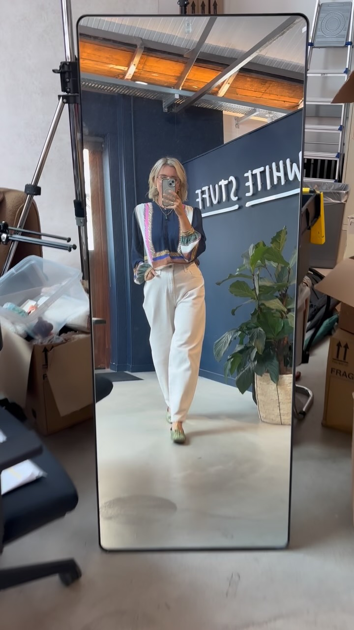Another great day with the amazing team @whitestuff filming content of the new season collection!
Thank you to the brilliant @lydiawardsmith for my hair and make-up and lovely chats ❤️ and to the gorgeous @gracemcgovern for bringing the outfits to life!
#fashionpresenter #fashionexpert #whitestuff #bts #aw26