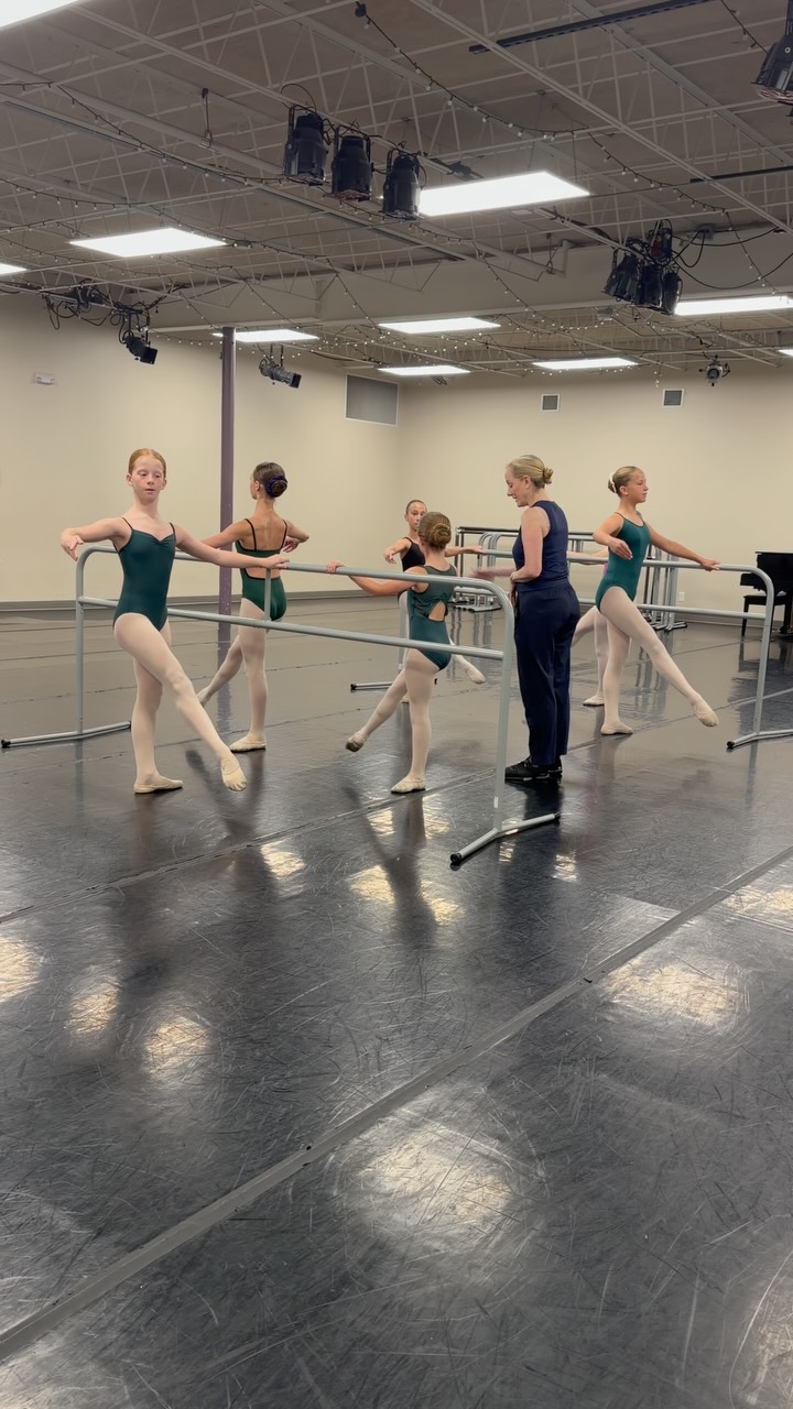 As the academic year begins and dancers are getting back in the studio and training, we reflect on the growth and opportunities from the summer intensive. What a pleasure it was having @dkhoovny educate and inspire our dancers! They will carry the knowledge and experience gained this summer with them as they continue to grow with each class 🌟
#littletonballetacademy #trainingatlittletonballetacademy #lbadancers #classicalballettraining #balletschool