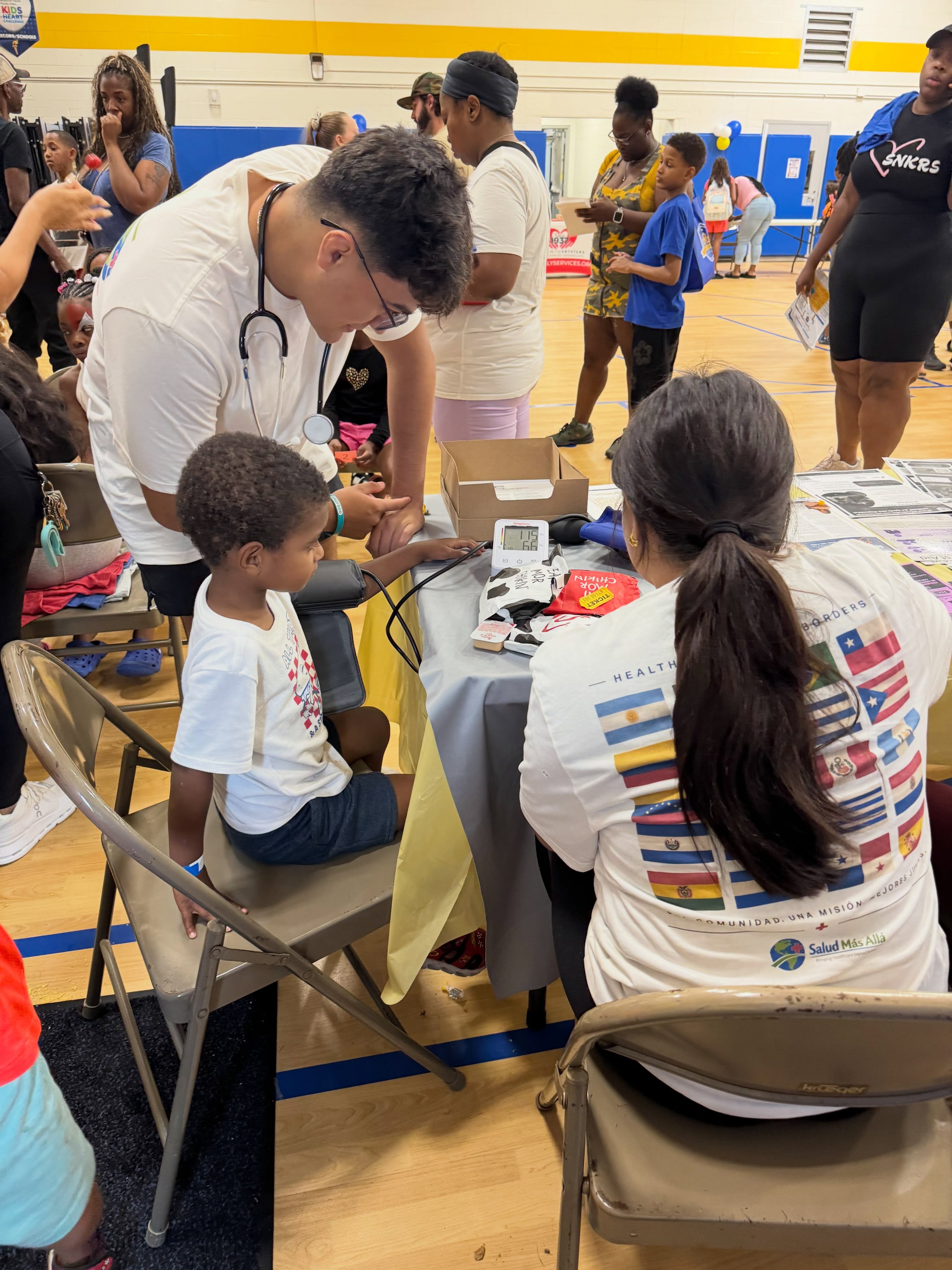 A great day at the CCSD 180 Back-to-School Event! 🩺🎒 Huge thank you to our high school and college volunteers who spent 7 hours working the Salud Más Allá booth and helping serve the community. 💙
ESPAÑOL:
¡Un gran día en el evento de regreso a clases de CCSD 180! 🩺🎒 Muchas gracias a nuestros voluntarios de preparatoria y universidad, quienes pasaron 7 horas atendiendo el puesto de Salud Más Allá y apoyando a la comunidad. 💙
#SaludMasAlla #CCSD180 #CommunityHealth #VolunteerService