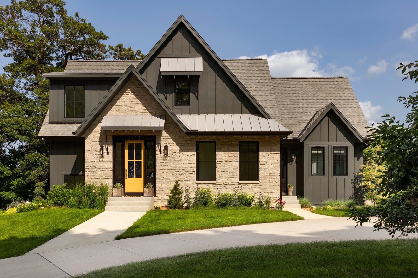 We could get used to this view π€© Quiet mornings by the water, evenings around the fire, and beautiful spaces to come home to. The next owners are in for a treat!
Listed by: @pattilindberg + @realtorjanetboschwitz
Custom Home Builder: @thompsonconstructionllc
Interior Design: Gabe Lindberg | @ohara_interiors
Photography: @spacecrafting_photography