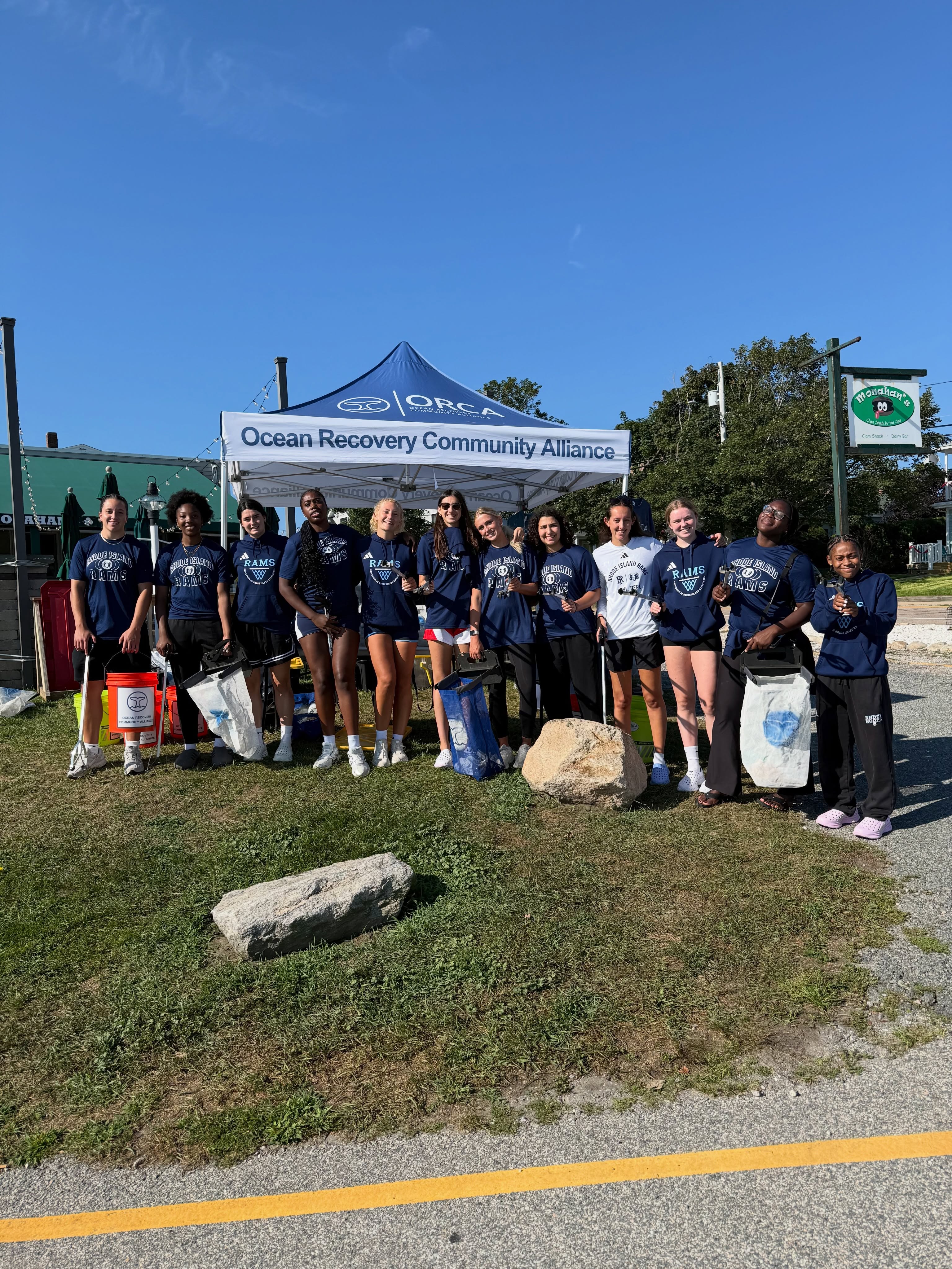Thank you to the 40 volunteers who helped cleanup 71lbs of litter at the Sea Wall this morning in Narragansett, RI. 👏💙🙌🌊