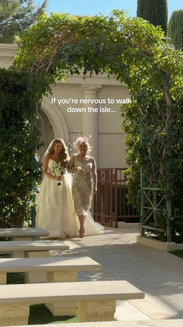 The most special moment of your wedding day 🥹✨
@aglowmediacontent
@caesarspalace
@champagneandcharlottebridal
@bridal_rooms_wellswood
@andiep.artistry
@cliphairlimited
@harloau
.
.
.
#destinationwedding #destinationbridalhairstylist #bridalhairstylist #bridetobe #vegaswedding