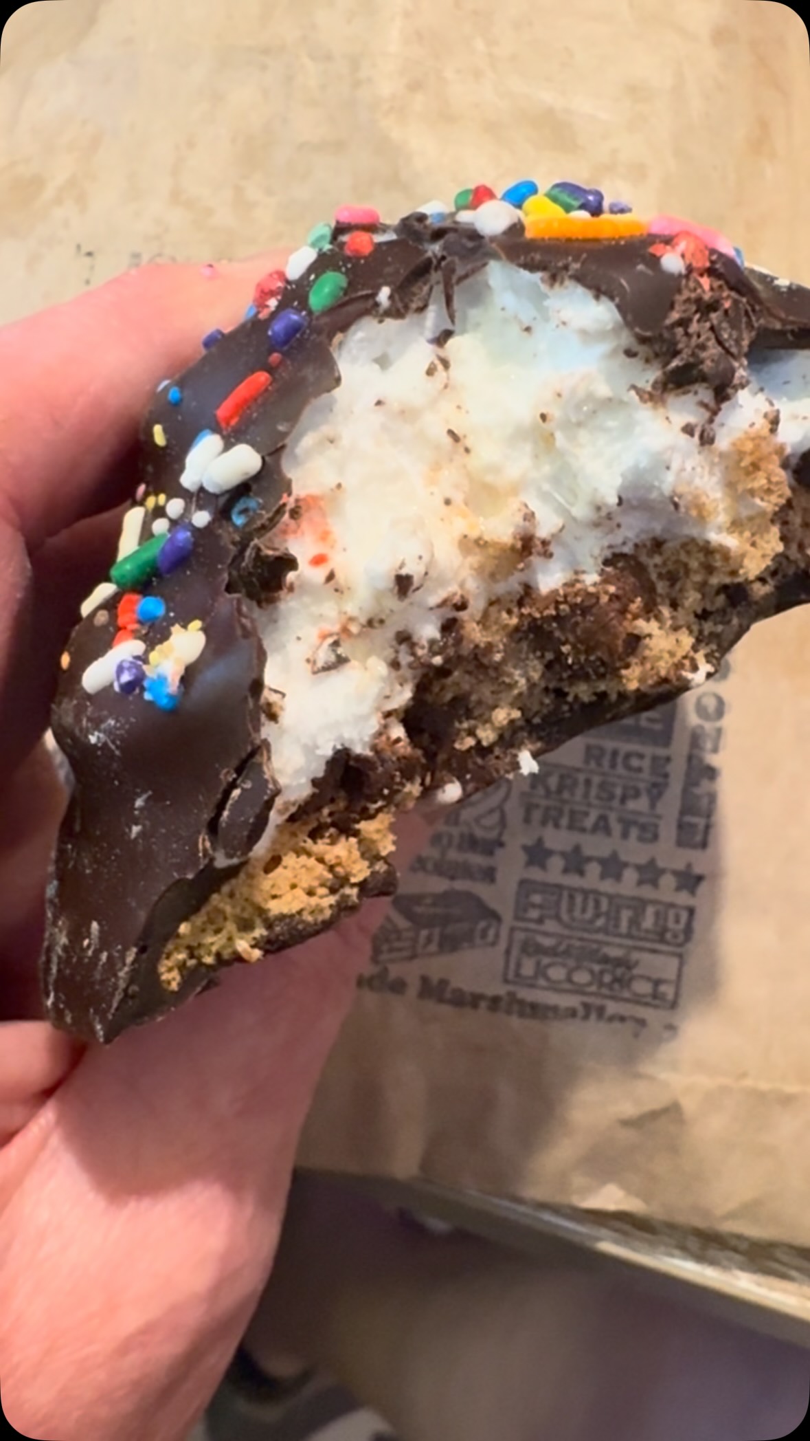 MARSHMALLOW PIE!
Handmade Marshmallow sitting on a Chocolate Chip Cookie, dipped in Chocolate & topped with Rainbow Sprinkles!
Milk or Dark?
So Delicious!
#marshmallows #chocolatechipcookies
#sprinkles
#uesnyc
#wedeliver