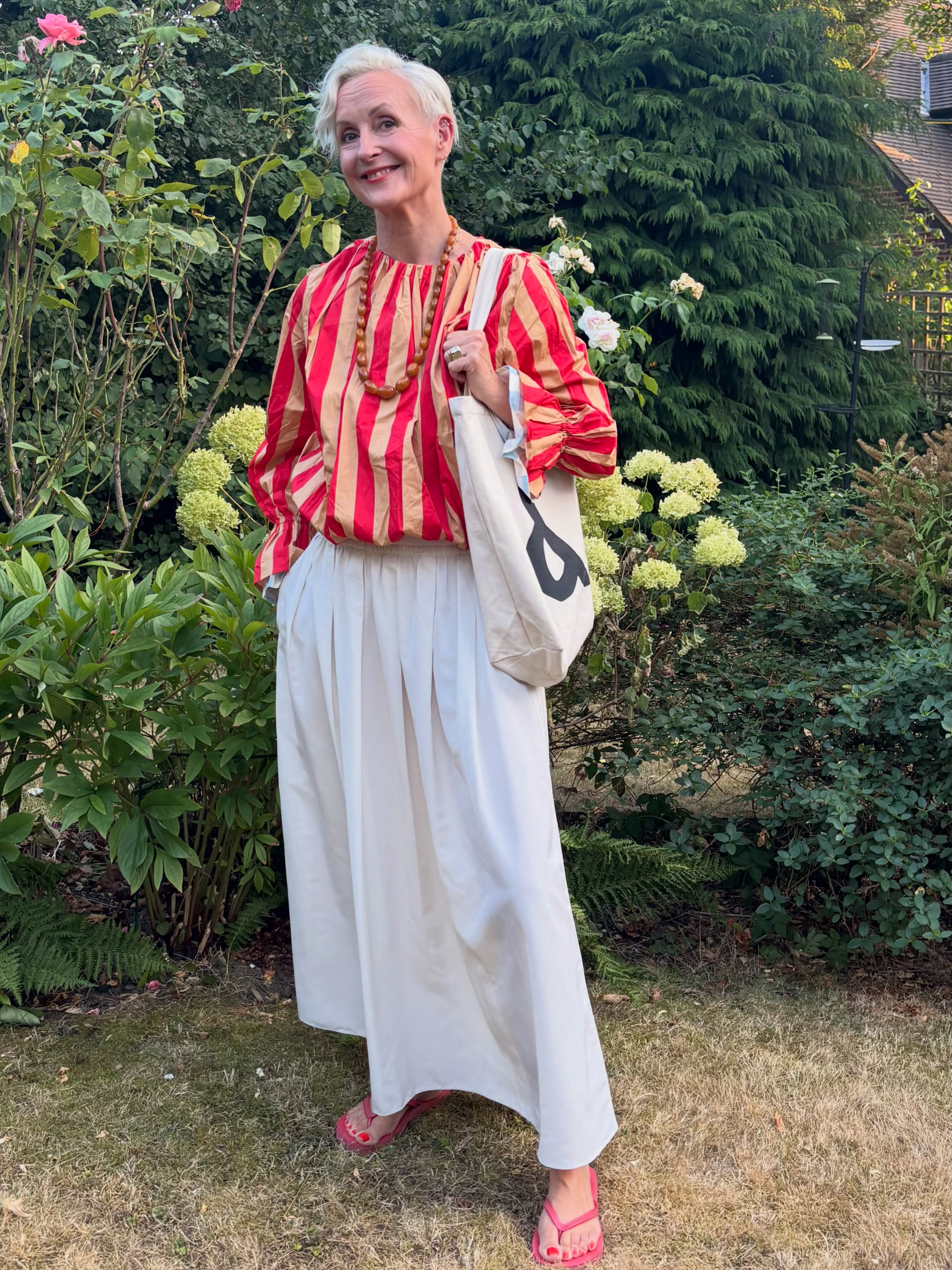 A moment for this @neverfullydressed top. I’d been stalking it for a couple of months and finally succumbed.
I love it with all its big top vibes. And with the skirt, there was a lot of rustling.
Beads are my mum’s.
Prognosis from Winter (my number one supporter and critic): NO, you’ve gone too far this time.
#personalstylist #over50style #wearwhatmakesyouhappy #neverfullydressed #mumsandsons