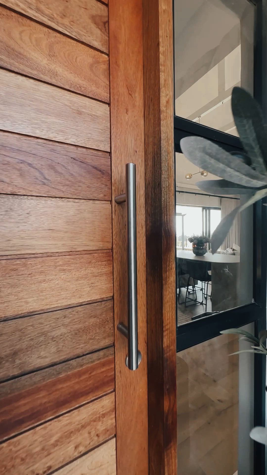 Step inside our newly designed Meander homes, where elegance meets comfort.
Explore the open living space, minimalist kitchen, and cozy living area.
Your dream home awaits!
Visit our website in our bio.
https://www.theavenuesestate.co.za/