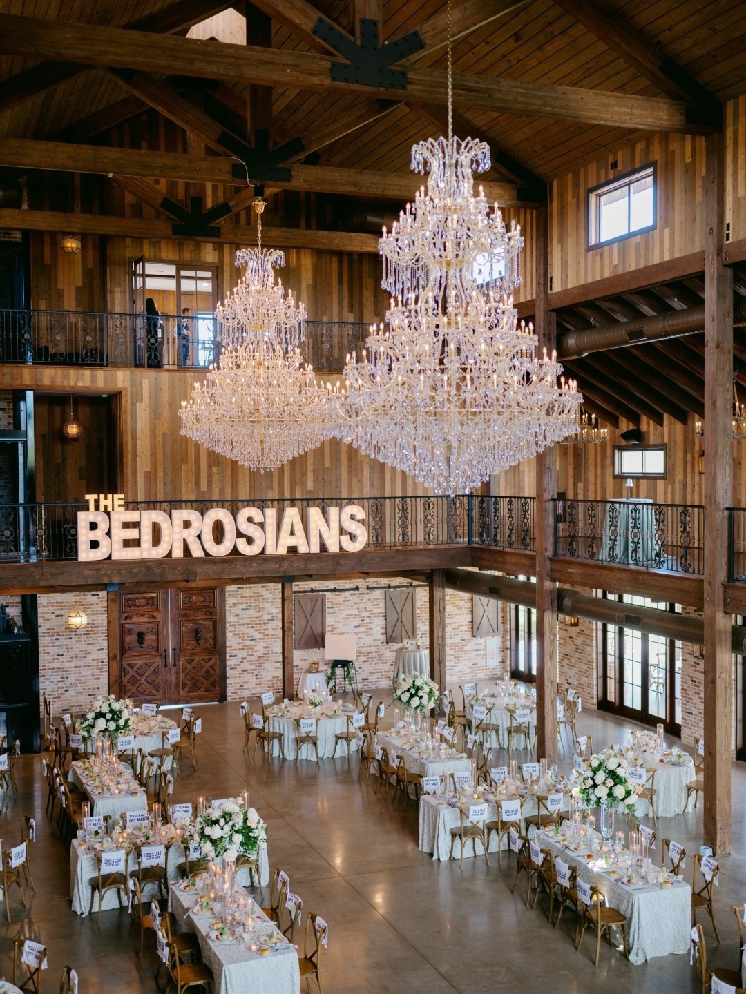 Every detail from this reception had our hearts so full 💗
Coordinating: @perfectlyplannedtx
Photography: @katelynelainecreative
Florals: @unforgettablefloral
Rentals: @premiereeventstx