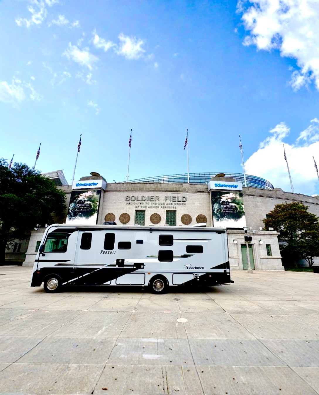 Home turf. Tailgate ready. 🐻⬇️🏟️
There’s no better backdrop than Soldier Field.
#ChicagoBears #BearDown #TailgateSeason #RVRental