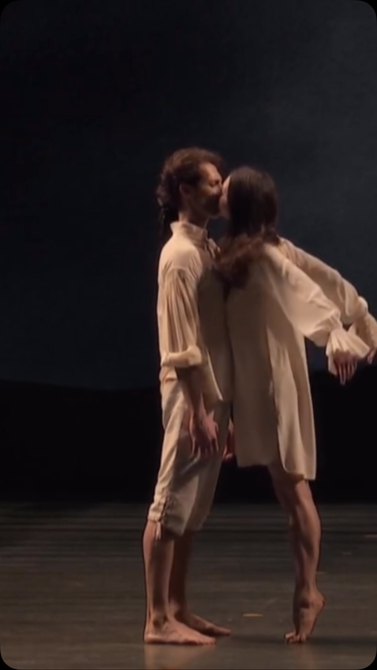 Mathieu Ganio and Alice Renavand in “Le Parc” by Angelin Preljocaj
Follow @operavoci
#balletdancerofinstagram
#beautyofballet
#parisoperaballet
#etoilesdeballet