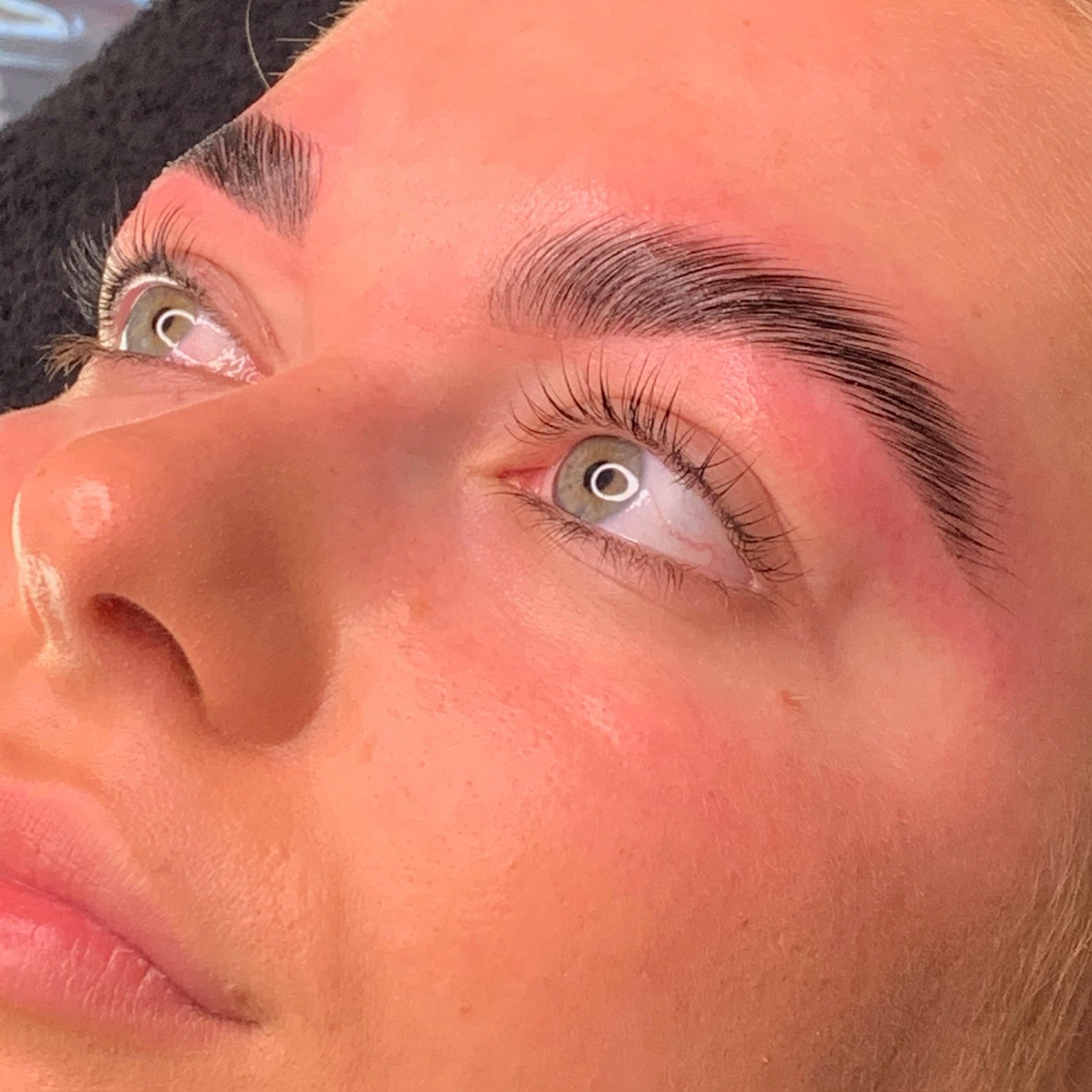 BROW LAMINATION
Perfect gestylde brows, zonder iedere ochtend te hoeven tekenen 🤎
Met Brow Lamination creëren we een volle, gelifte en mooi gevormde look die je gezicht nét dat beetje extra geeft.
Van fluffy & natural tot strak & defined — helemaal afgestemd op jouw wensen. ✨
📲 Klaar voor brows waar je elke dag blij van wordt?
Stuur ons een DM of boek direct jouw afspraak bij Bella Beautique.
💌 Jouw nieuwe favoriete brows beginnen hier.
#bellabeautique #browlamination #browgoals #perfectbrows #beautysalon
