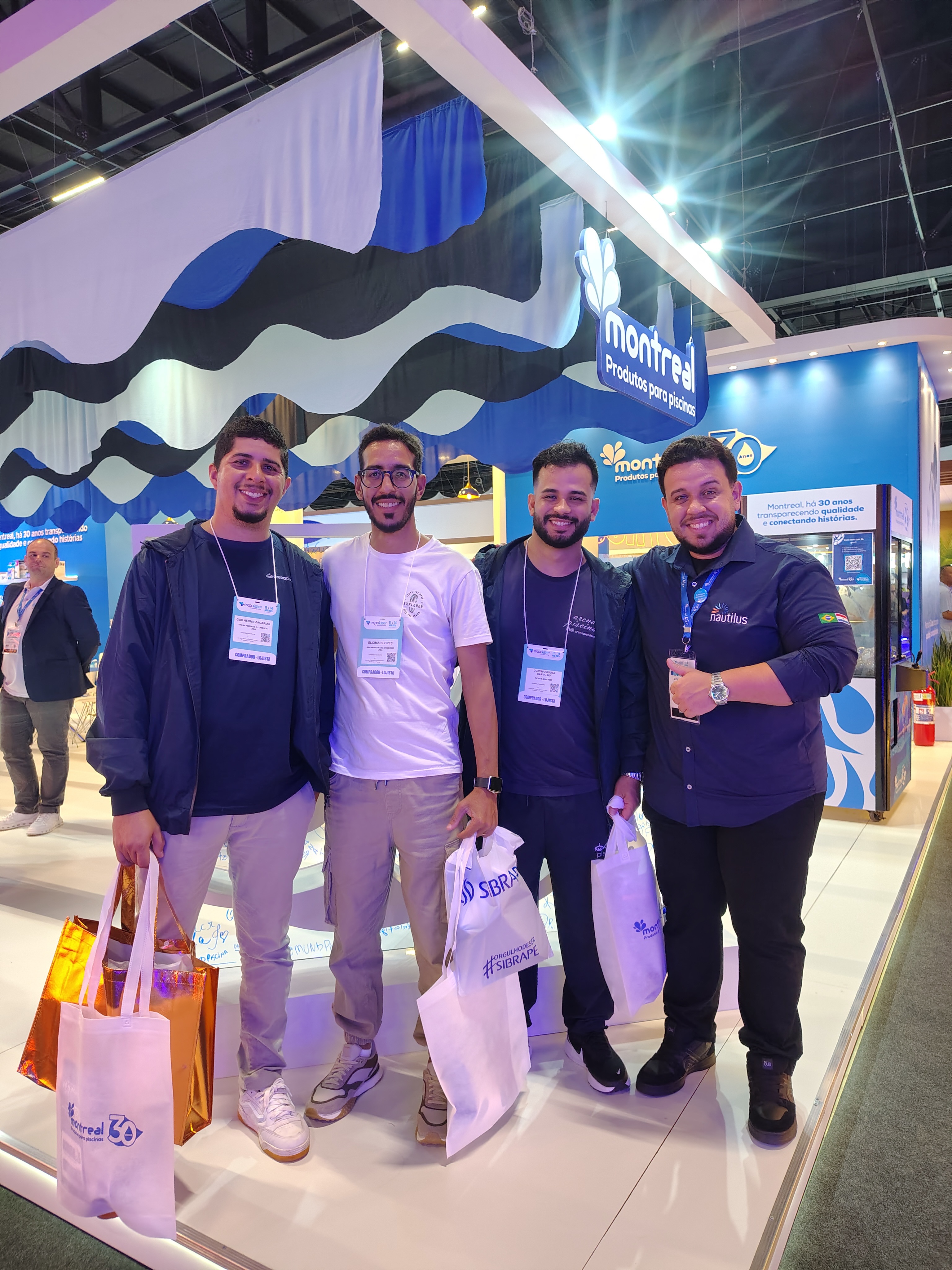Nossos colaboradores marcando presença na ExpoLazer 2026! 💦✨
A Arena Piscinas esteve presente no maior evento de piscinas, spas, lazer e outdoor living da América Latina, acompanhando de perto as principais novidades e tendências do setor.
Tudo para continuarmos trazendo inovação, qualidade e as melhores soluções para nossos clientes. 💙
Porque evoluir e inovar também faz parte do nosso trabalho!