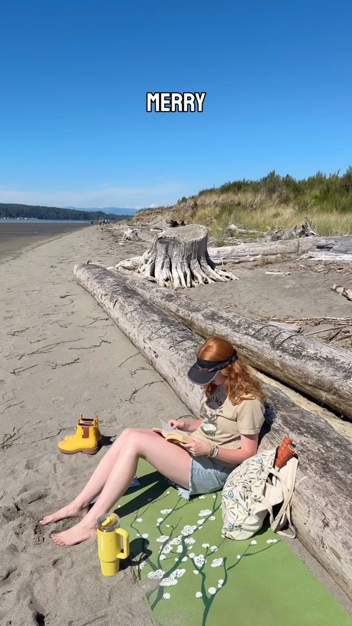 Just 30 minutes north of Seattle you can find the sandy beach of Jetty Island☀️
Don’t forget to pack a pair of Gumboots if you are going at low tide!
🥾: Merry People Bobbi Ankle Boot in Sunflower Yellow
Jetty Island Ferry operates from July 5 through Labor Day (closing on the Sunday of Labor Day weekend).
Round-trip tickets cost $4 per person on Wednesdays and Thursdays, and $7 per person Friday through Sunday; children ages 2 and under are free.
Advance timed-entry reservations are required
#partnership #jettyisland #everettwa #merrypeople #pnw