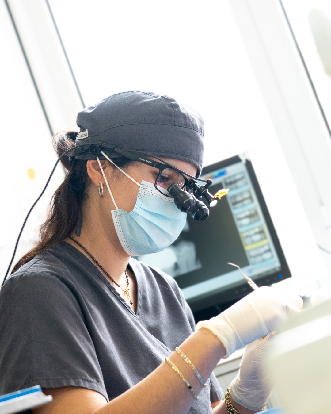 🏖️ Estamos de vacaciones… y sí, os echamos de menos. 💙
Mientras disfrutamos de unos días de descanso, nuestras especialistas también se toman un respiro:
✨ Nuestra especialista en estética dental
🦷 Nuestra especialista en periodoncia
🔩 Nuestra experta en implantes dentales
Y ahora queremos saber de ti…
👀 ¿Qué tratamiento llevas tiempo posponiendo para septiembre?
¿Esa limpieza que siempre dejas para más adelante?
¿Un problema de encías que deberías revisar?
¿Ese implante que llevas meses pensando?
¿O simplemente te gustaría mejorar tu sonrisa?
Septiembre siempre llega… y puede ser el momento perfecto para dejar de posponerlo y empezar a cuidar tu salud bucodental.
💬 Cuéntanos en comentarios: ¿qué tratamiento tienes pendiente? 👇
📌 Guarda este post para acordarte cuando volvamos.
📩 Y compártelo con esa persona que lleva diciendo “en septiembre pido cita” desde hace años. 😂
Nos vemos muy pronto en Clínica Tresserra. 🦷💙
#ClínicaTresserra #DentistaBarcelona #EstéticaDentalBarcelona #PeriodonciaBarcelona #ImplantesDentales