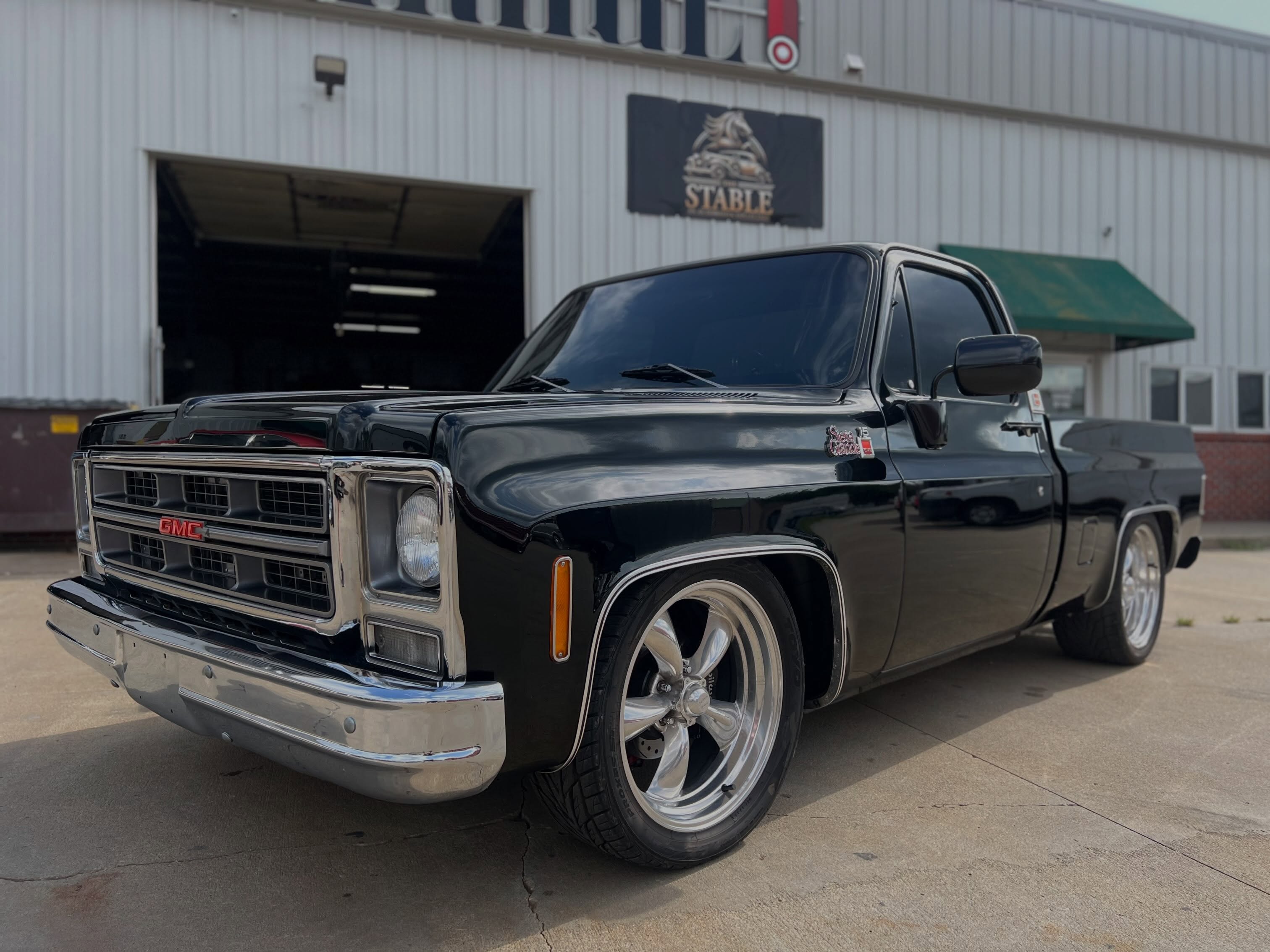 Short boxes make grown men act like kids in a candy store. Having a GMC shorty though….thats like finding the golden ticket under the wrapper! We see tons of Chevy’s, but it’s not nearly as often we see GMC’s. Let alone one that’s big block powered with suspension to lay it all down. So when asked to help dial it in, we couldn’t jump fast enough. We added the most reliable EFI in the game, the @holleyperformance sniper control system. (Yes it still has the Fi-Tech intake. We know!) Followed by a full X-pipe custom made exhaust…you’ll know who’s pulling up!
Thank you to everyone for all the support!
-The Bomb Squad
#shortbox #bigblock #gmc #holleysniper #bombersgarage