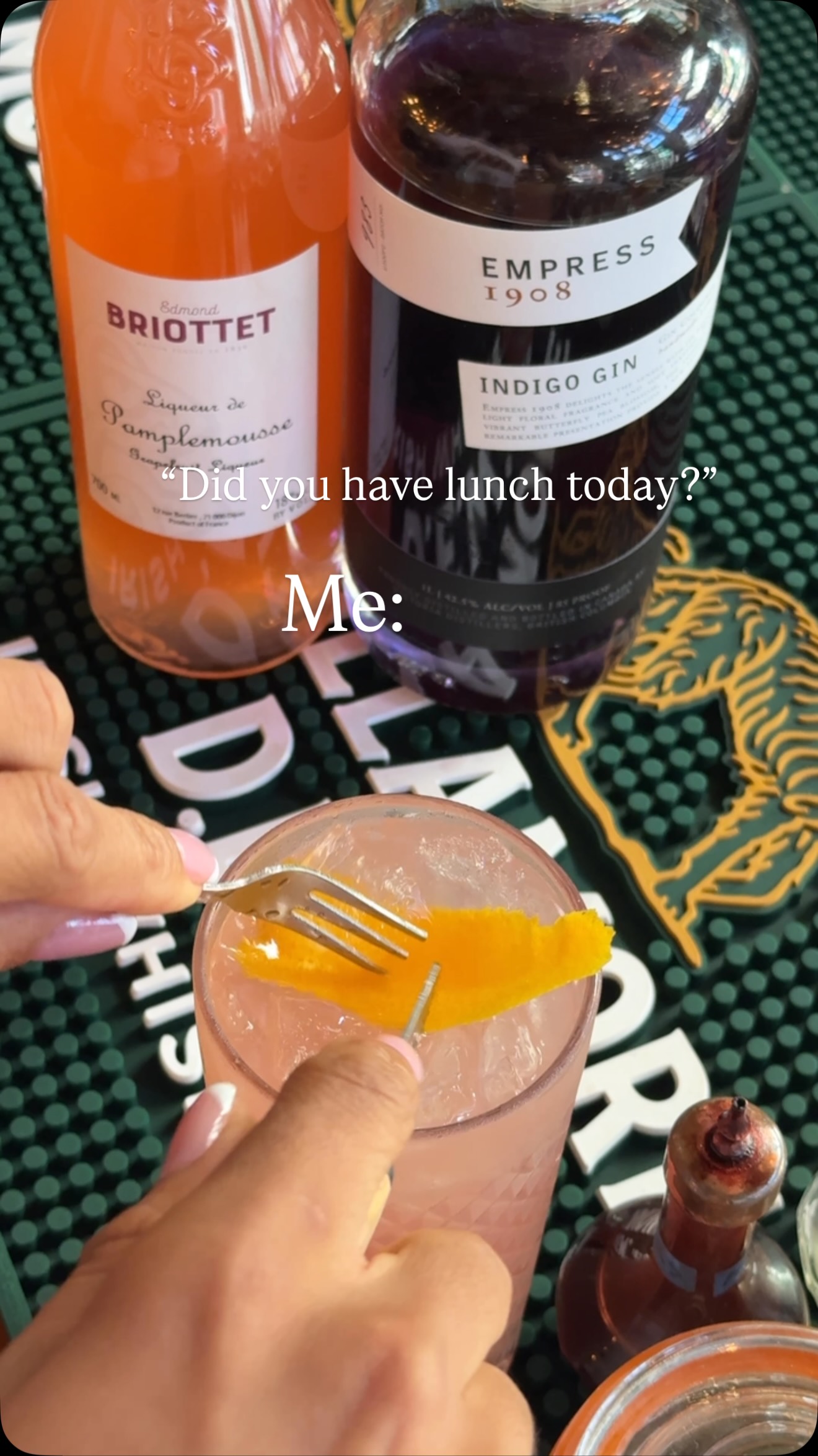 The happy hour ‘lunch’ special from 3pm - 5pm 😂 Lunch is a liquid diet.
.
.
.
#thecarvery #happyhour #pineave #craftcocktail #dtlb