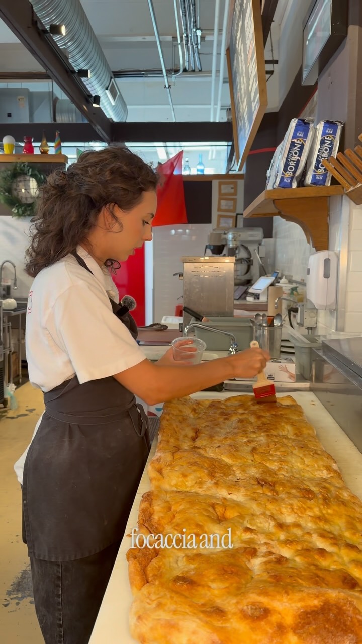 There’s something special about food that carries a memory. Some recipes aren’t just passed down…they become part of your story. 🇮🇹🥖 @pratobakery
#pratobakery #italianbakery #jerseycitybakery #schiacciata #pratobakeryjc