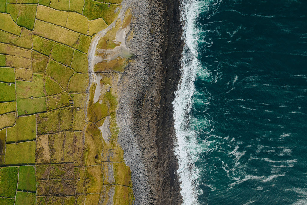 Two sides of the island, side by side.
Stone walls and small fields on one side, the Atlantic rolling in on the other. That’s Inis Mór in a single glance.
📸 Photo by Diarmuid O’Donovan
It’s a place you don’t rush. You take your time and see what’s around the next turn.
Stay with us at the Aran Islands Hotel, explore at your own pace, and come back to good food, a drink, and a comfortable night after.