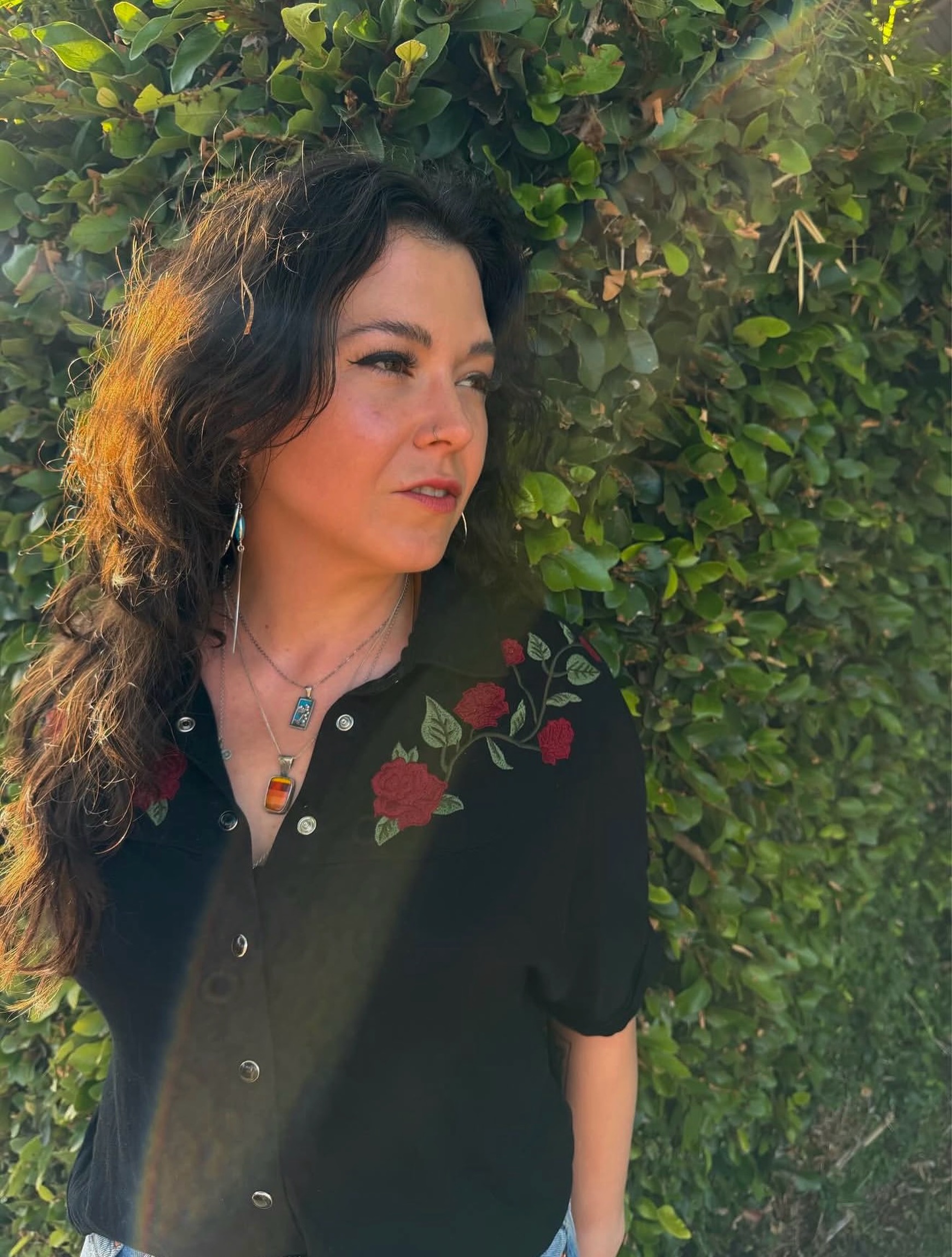 🎶 This Friday, live music takes over The Carvery. Come watch @charlottevalentineband brings the energy! Great tunes, great drinks, great night. See you there. 🍹🎤
.
.
.
#TheCarvery #LiveMusic #CharlotteValentine #fridaynight #localmusician