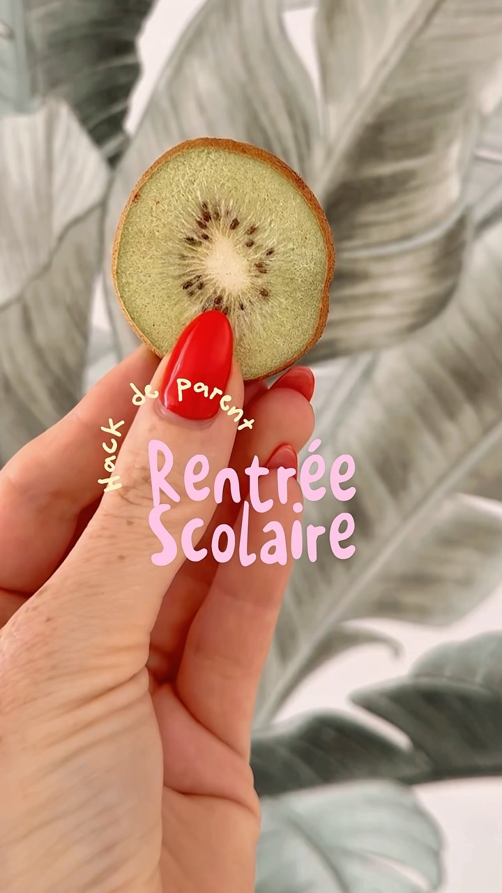HACK DE PARENT spécial rentrée 🎒🍎
Fini les fruits qui reviennent écrasés et tout mous au fond de la boîte du goûter. 😅
Avec @froodiesclub tu glisses de vrais fruits lyophilisés dans leur boîte : du fruit, du croquant et surtout… un goûter qu’ils ont enfin envie de manger.
Et pour la rentrée, c’est clairement le genre de petit hack qui simplifie la vie.
🍓 Avec le code « #VDPXFROODIES » profite de la livraison offerte, l’occasion parfaite pour tester ces fruits qu’on a adopté depuis 1an déjà!
Team fruit ou légume dans la boîte du goûter ? 👇