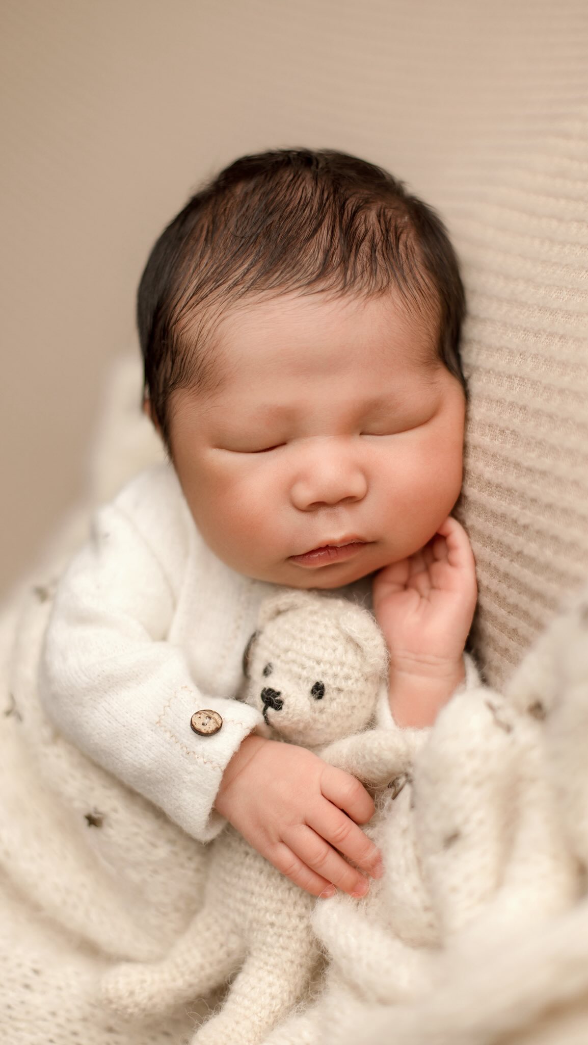 Tiny toes, sleepy smiles, and all those brand-new little details you never want to forget. 🤍
Newborn photos are best captured within those first 2 weeks, when your baby is still extra sleepy, curly, and perfectly fresh from the womb. ✨
That’s why booking early is so important! Your due date may be an estimate, but reserving your spot ahead of time ensures we’re ready when baby arrives. 🥹
Don’t wait until those tiny moments have already passed—book your newborn session early and freeze this beautiful little chapter forever. 🤍
#sanjosenewbornphotography #sanjosenewbornphotographer #babyphotography #losgatosnewbornphotographer #mountainviewnewbornphotographer
