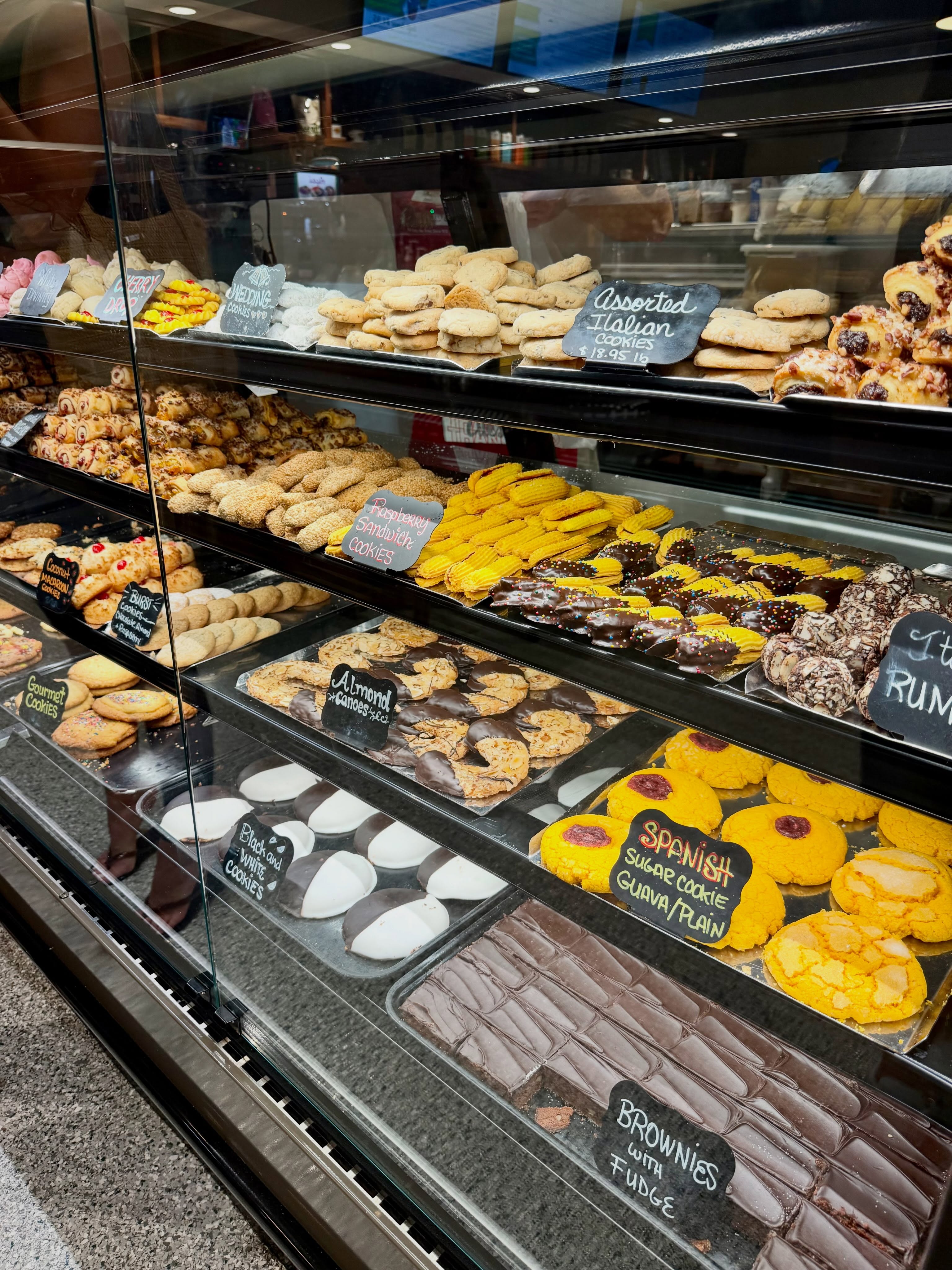 #outandabout And speaking of cravings, if you walk out of Alessi Bakery empty-handed, you just may want to check your pulse. Three words to remember when entering; give into temptation. @alessibakery @visittampabay @visitflorida