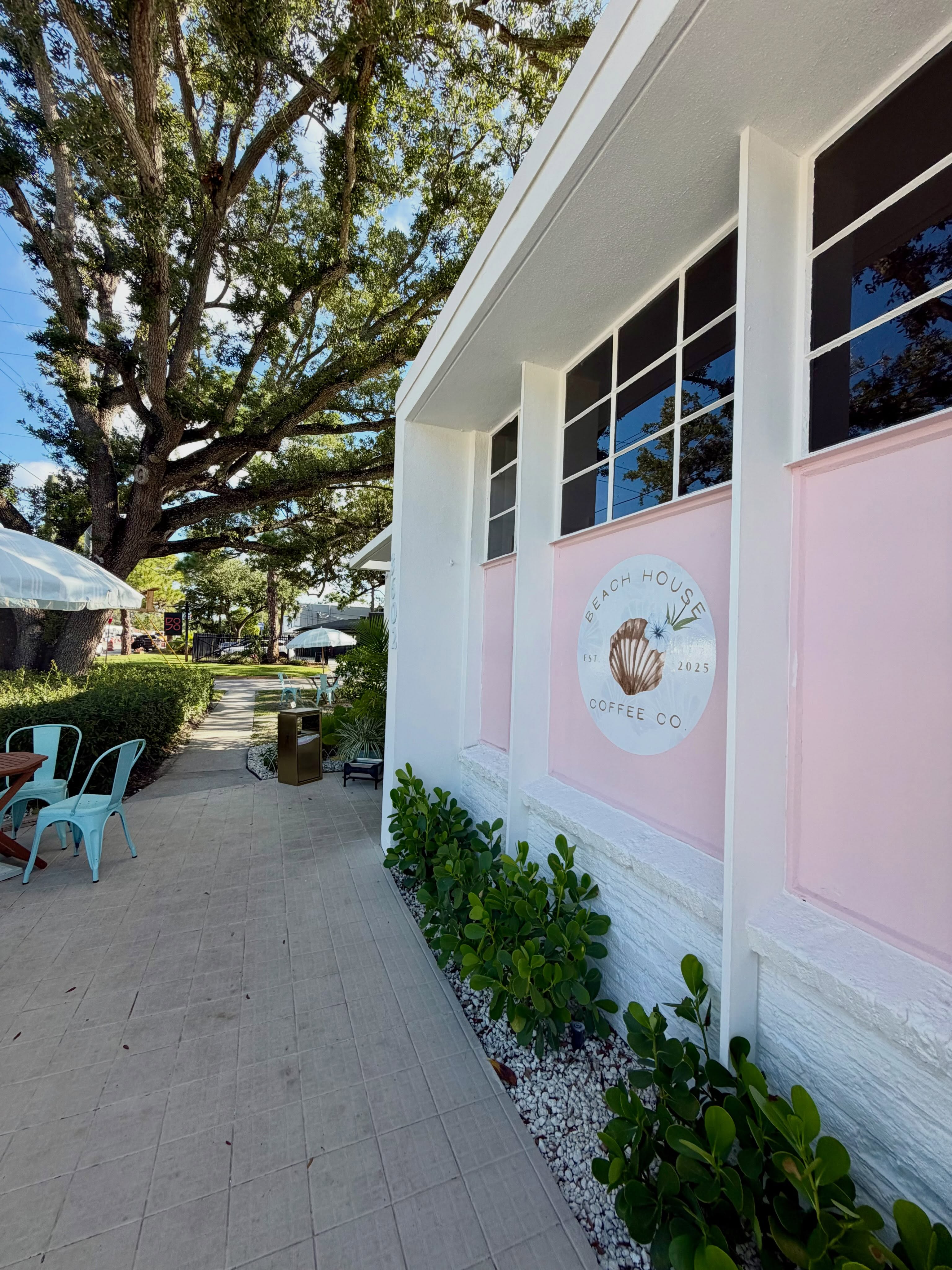 #outandabout When it comes to coffee shops, Tampa doesn’t disappoint. Getting that much-needed caffeine fix from Beach House Coffee Co., boost that “pep-in-the-step” to take on the day. @beachhousecoffee @visittampabay @visitflorida