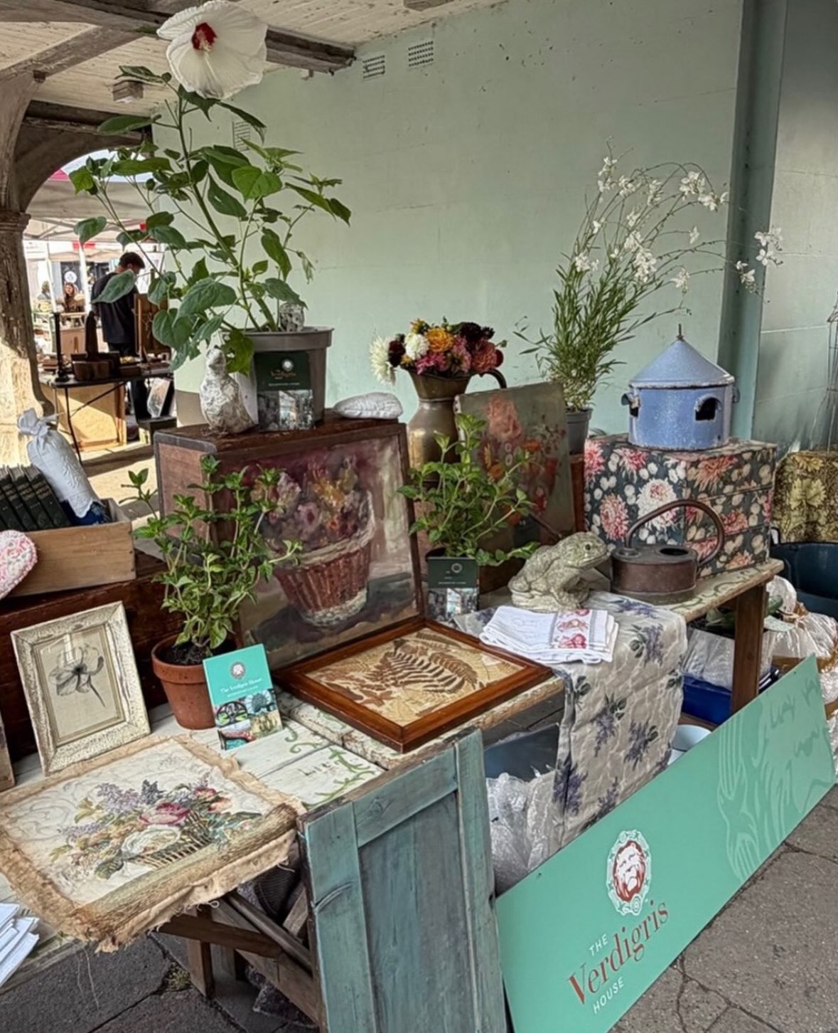 Introducing our Summer Brocante Exhibitors🌿
@theverdigrishouse
We are delighted to welcome David @theverdigrishouse to the Summer Brocante, with a curated collection of decorative antiques, garden Brocante and art 🌿
David’s stand will be set up on the beautiful lawns at the fair alongside other antique and decorative Brocante stands 🤎
We hope you can join us too!
The Summer Brocante 🎪
B/H Monday 31st August
10 - 3pm
Moyles Court
New Forest
Garden Brocante | Decorative Home | English Garden | Brocante Shopping | Bank Holiday Weekend