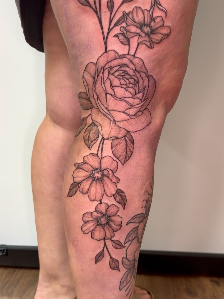 So happy with how this piece is coming together! We did run out of time so the top third needs a bit more detail. Next two photos are the same client! ➡️
⬅️ This piece is 2 or 3 years healed! In the previous video the hip piece is around 5 years healed ➡️
Some future planning!
I tattooed her husband the following day! The cub is for their son. I asked what kinda fruit he likes and little dude demanded strawberries 🍓
Me in a GREEN dress 🪴🐍