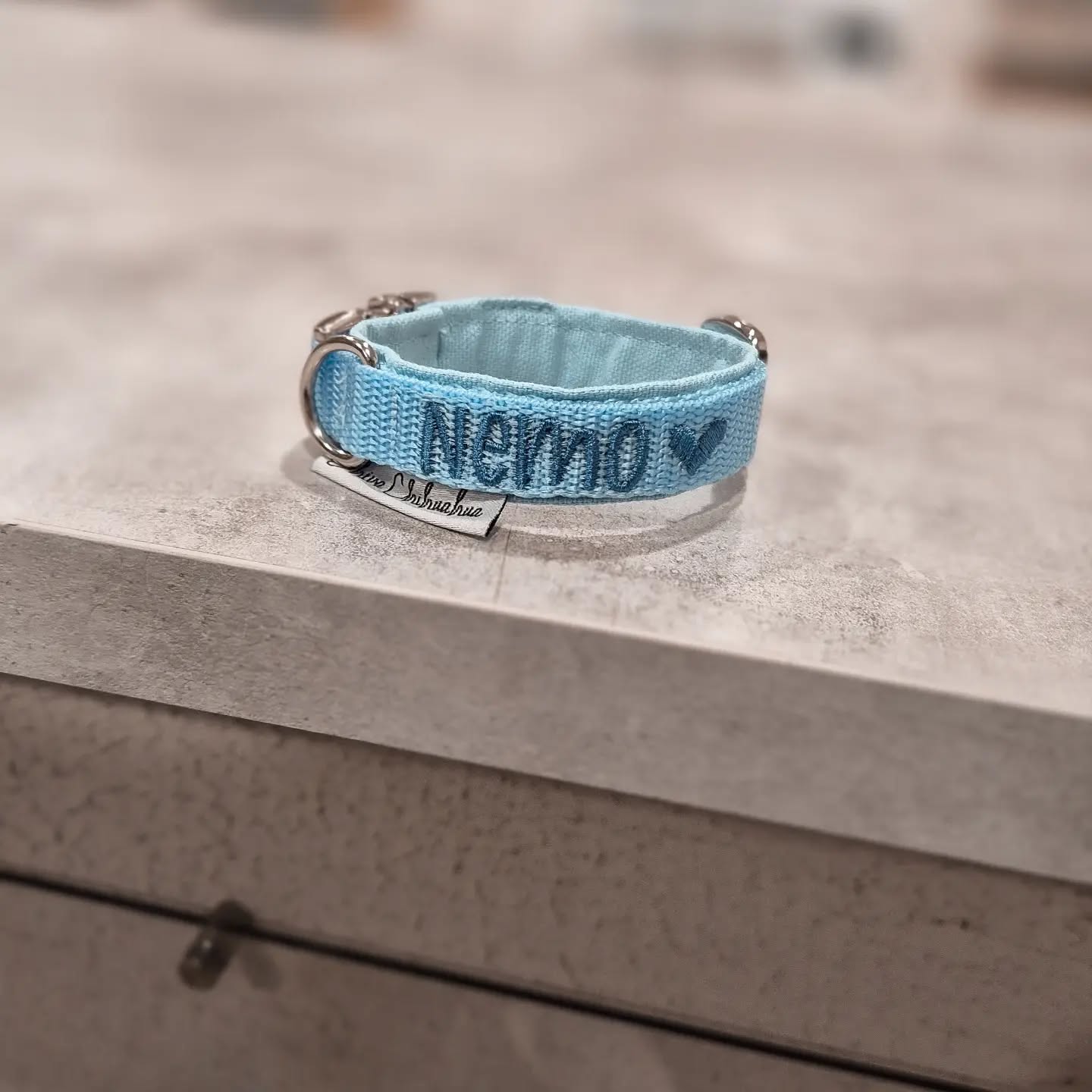 Personalisiertes Halsband, Kundenbestellung 🩵
Es ist einfach so mini 🥹