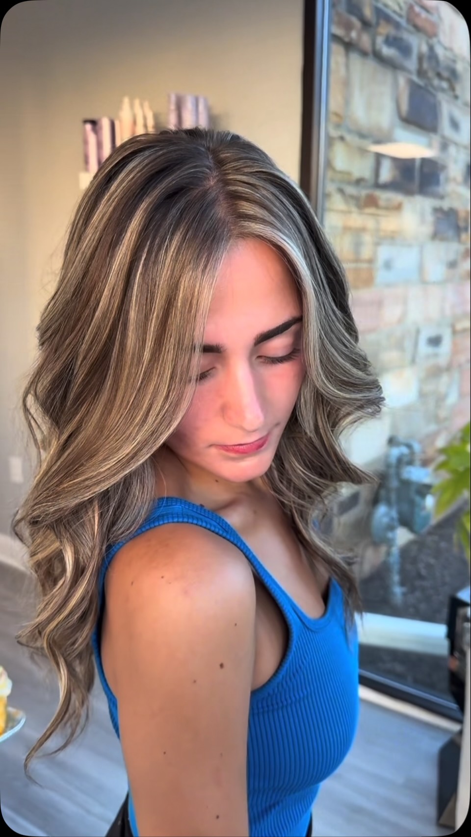 ✨ Light brunette meets beautiful blonde dimension.
Soft, seamless highlights create the perfect balance of depth and brightness—Effortless, natural, and completely gorgeous—a true Mane Art moment. ✨
Created by our talented artist Ashley @hair.by.ashley25
#maneartsalon
#njhair
#behindthechair
#dimensionalcolor
#njhairstylist