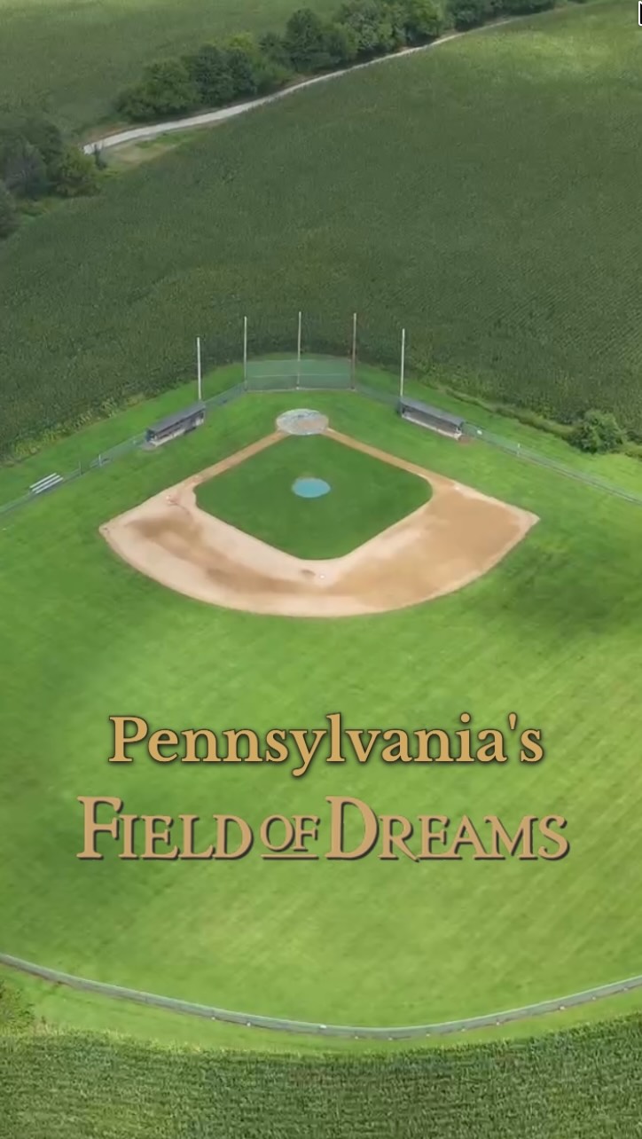⚾️ 🌽 Did I find Pennsylvania’s own “Field of Dreams”? I stumbled on this lone baseball field in the middle of fields of corn and couldn’t help but hear “if you build it, he will come”. Any guesses as to where I found this magical field?!
.
.
.
#baseball #fieldofdreams #summervibes☀️ #baseballlife⚾️ #ifyoubuildittheywillcome