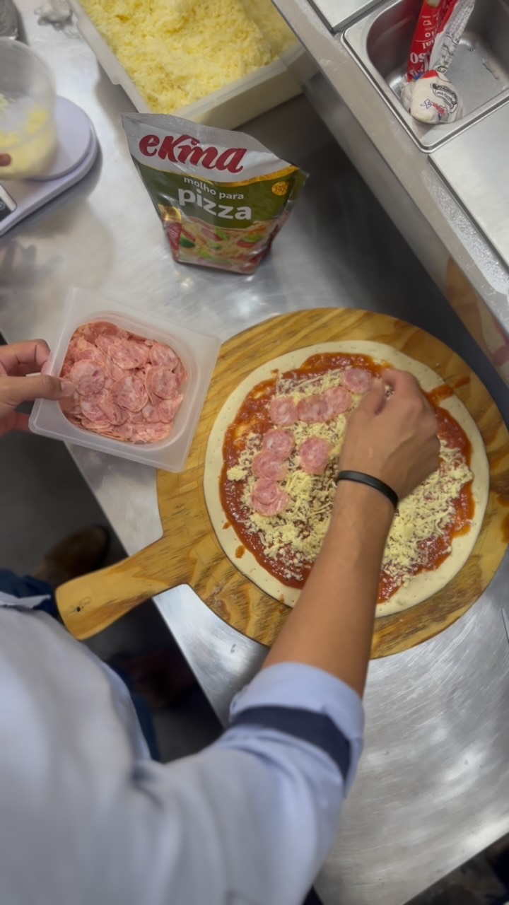 🌟 Novidades chegando na Mais Minas!
A linha EKMA está com novos produtos por aqui, trazendo ainda mais sabor, praticidade e versatilidade para o seu negócio. 🍅🍕
São soluções pensadas especialmente para o food service, com opções de molhos, condimentos, atomatados e muito mais para facilitar a rotina da cozinha profissional.
Quer conhecer as novidades da EKMA disponíveis na Mais Minas?
📲 Fale com o nosso time comercial e faça seu pedido!
@ekmaalimentos