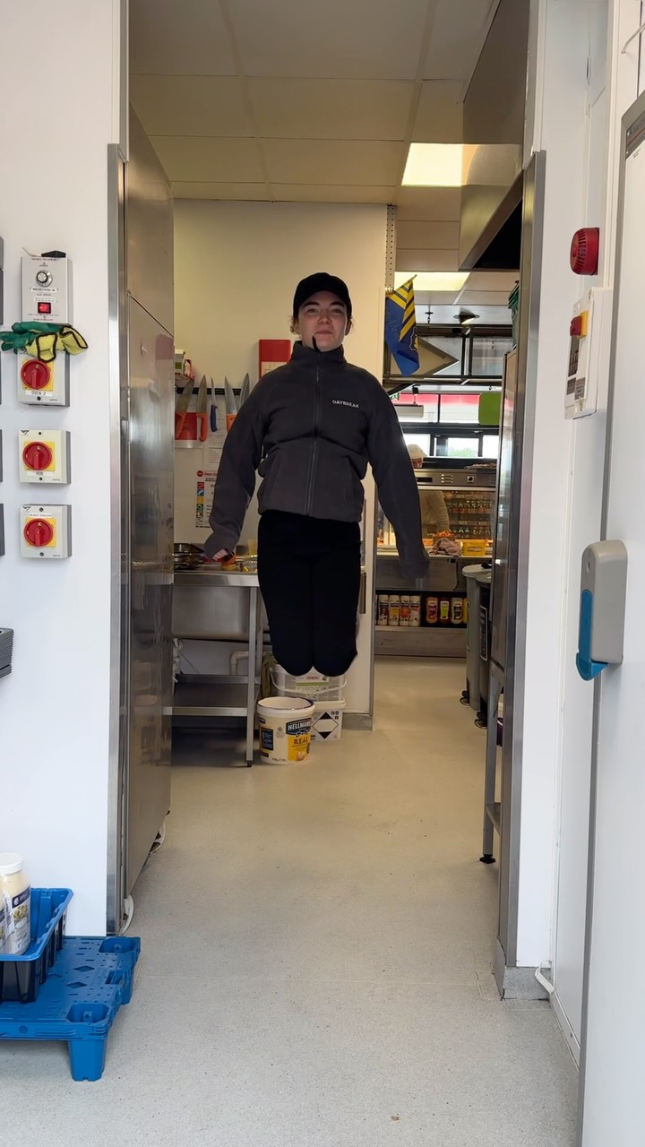Walking on air is the only option..
#servicestation #woodviewss #cahir #daybreak #funnyvideos