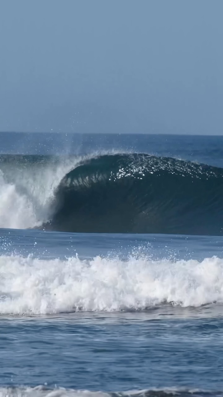 #stayatthepeak ๐ด
.
.
.
๐ฅ @saulphotos99
.
.
.
#northnicapackage #surfing #naturephotography #travel