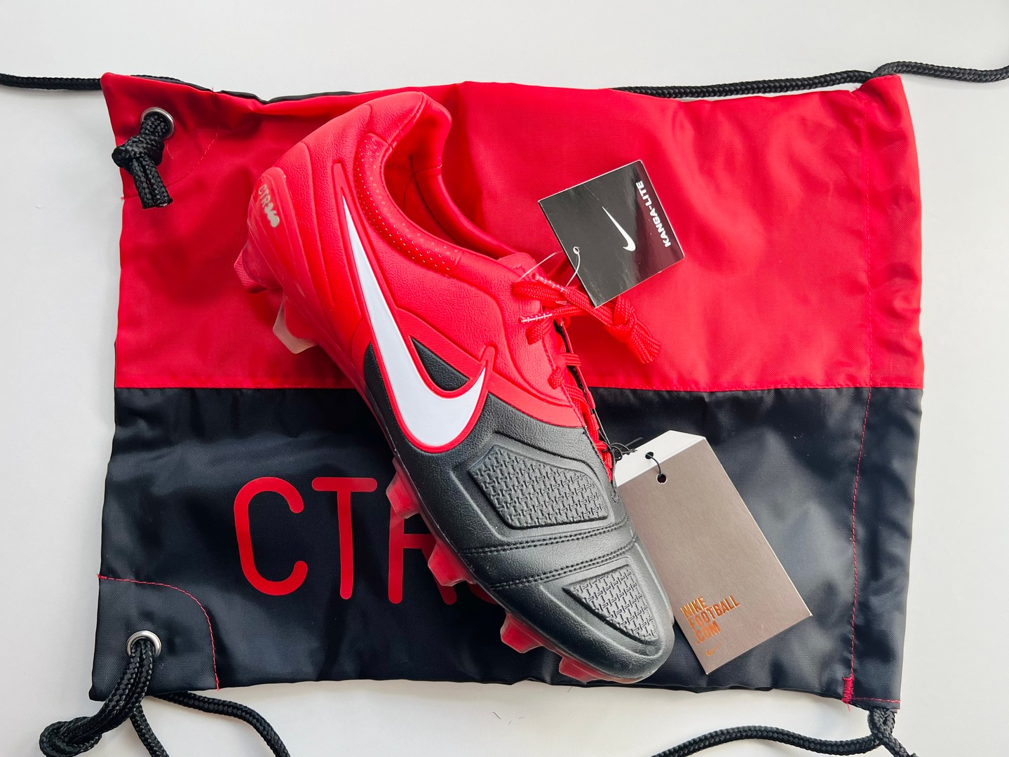 WE TRACE LEGACY. WE PROVE RARITY. WE FIND THE BOOT. New archival photos meet a sealed, unworn parcel. ICONIC DESIGN. LIMITED RUN. HISTORICAL SIGNIFICANCE DRIVES VALUE. Classic, collectible, sought-after - proven provenance raises market demand. Which era would you invest in? Tell us your pick. Link in bio ⚽️📸🔥 #ClassicBoots #CollectibleFootball #BootCollectors #FootballHeritage #VintageBoots #SneakerInvesting #CollectorsUK #Bootsfinder