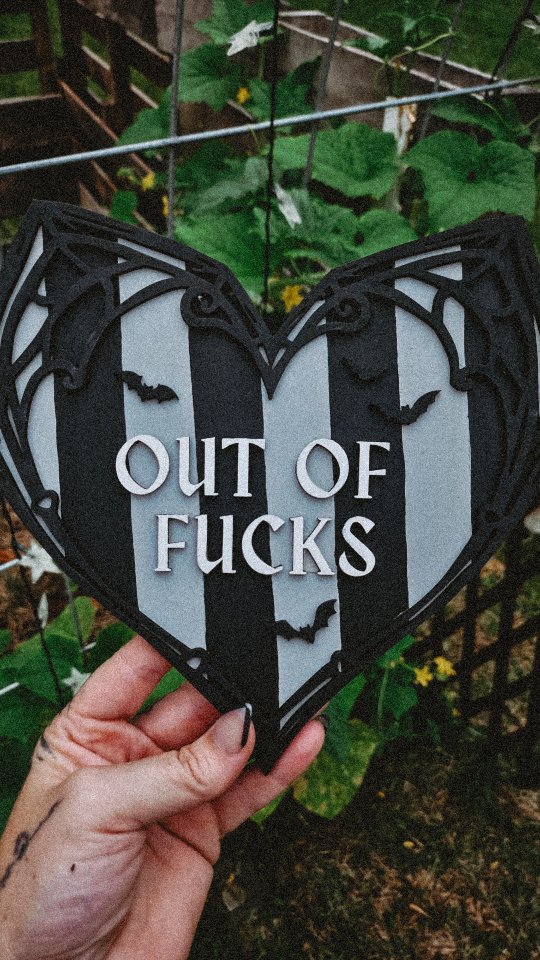 Tag your favorite spooky bitches 🧡🖤🌙✨️