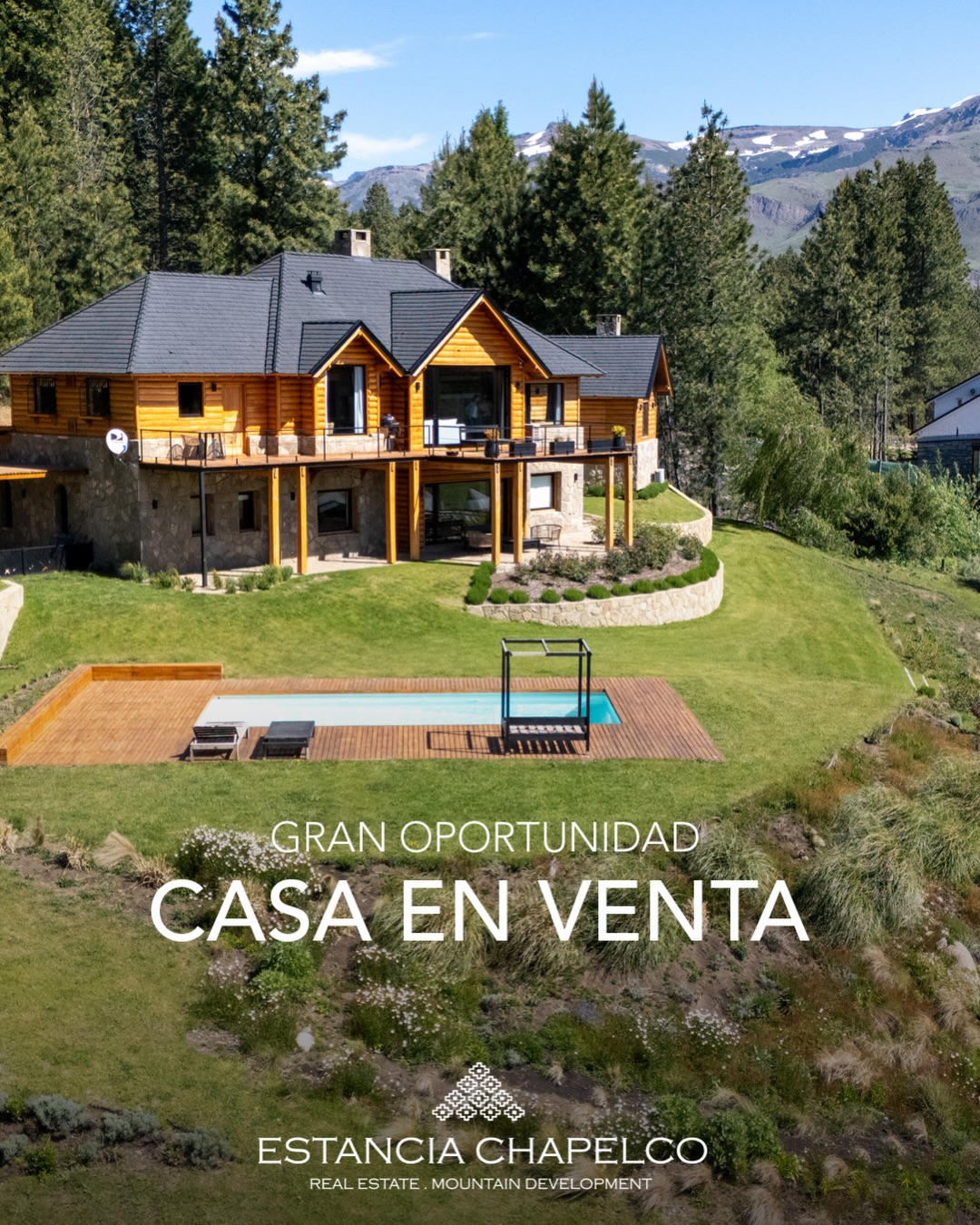 📌 CASA EN VENTA
GRAN CHÂTEAU PATAGÓNICO
▫️Recientemente remodelada y redecorada íntegramente, a esta fabulosa casa se accede por el sector más alto del desarrollo aprovechando al máximo las vistas desde su balcón aterrazado y dejando las zonas de servicio ajenas de las visuales exteriores.
▫️Gran hall distribuidor, comedor, dos sectores de living con hogar a leña y su toilette de recepción.
Cocina independiente con isla desayunador.
Lavadero y dependencias de servicio.
▫️En planta baja, 1 dormitorio en suite y 2 que comparten un baño completo, living íntimo con sala de cine.
Cava, sala de máquinas, gimnasio, sauna y receptáculo con ducha escocesa.
▫️En planta alta, la gran máster suite completísima con hogar a leña y hermosas vistas.
📩 Consultanos para más información:
info@estanciachapelco.com.ar
Estancia Chapelco, empresa desarrolladora y comercializadora de Chapelco Golf & Resort.
#estanciachapelco #sanmartindelosandespatagonia #patagoniabienesraices #chapelcogolfresort #casaenventa