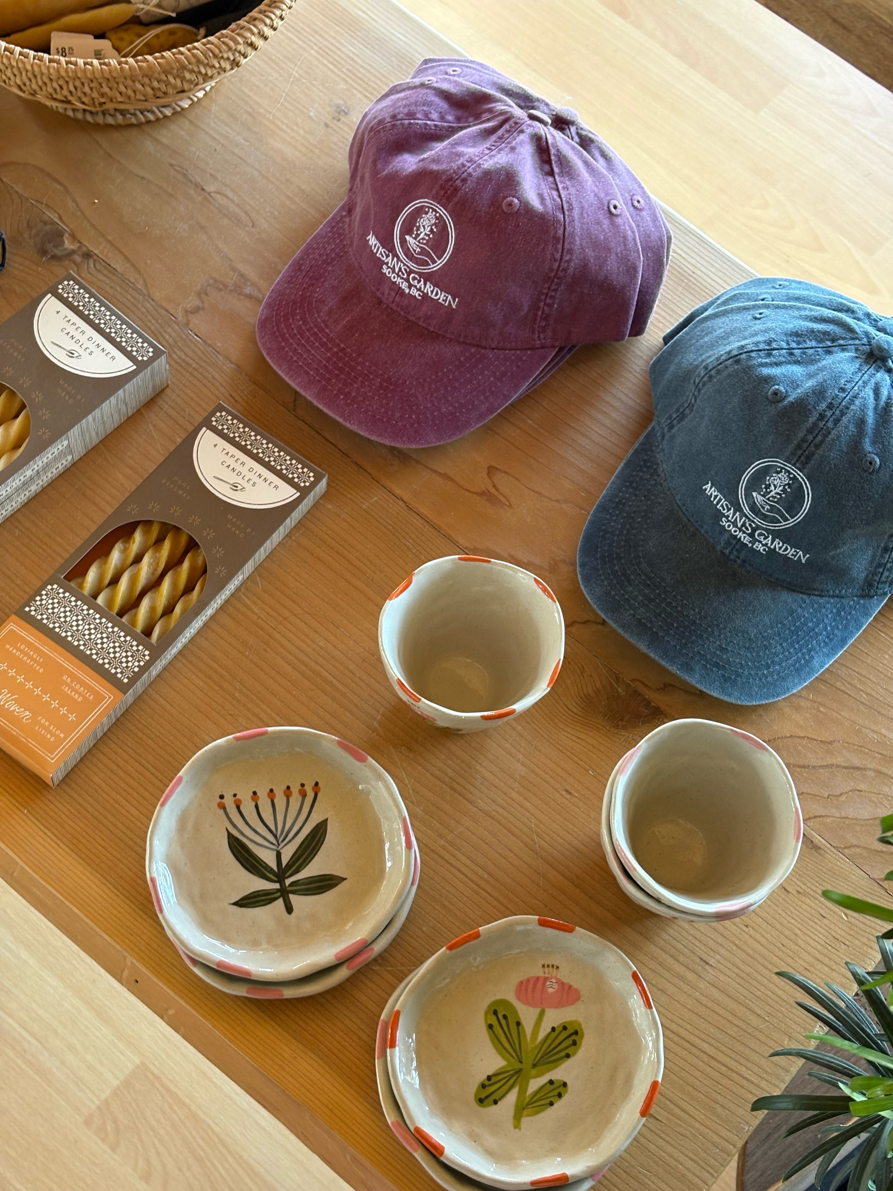 A few ways to bring a little Artisan’s Garden home with you.
The latest drop of our ballcaps! The colours are always changing, so grab them while you can. We’ve also got canvas totes for the market run, and our Chalamet Latte candle, made in collaboration with Louisa Jones @louisajones.co in celebration of our 10 year anniversary this October.
Come shop everything you see in person!