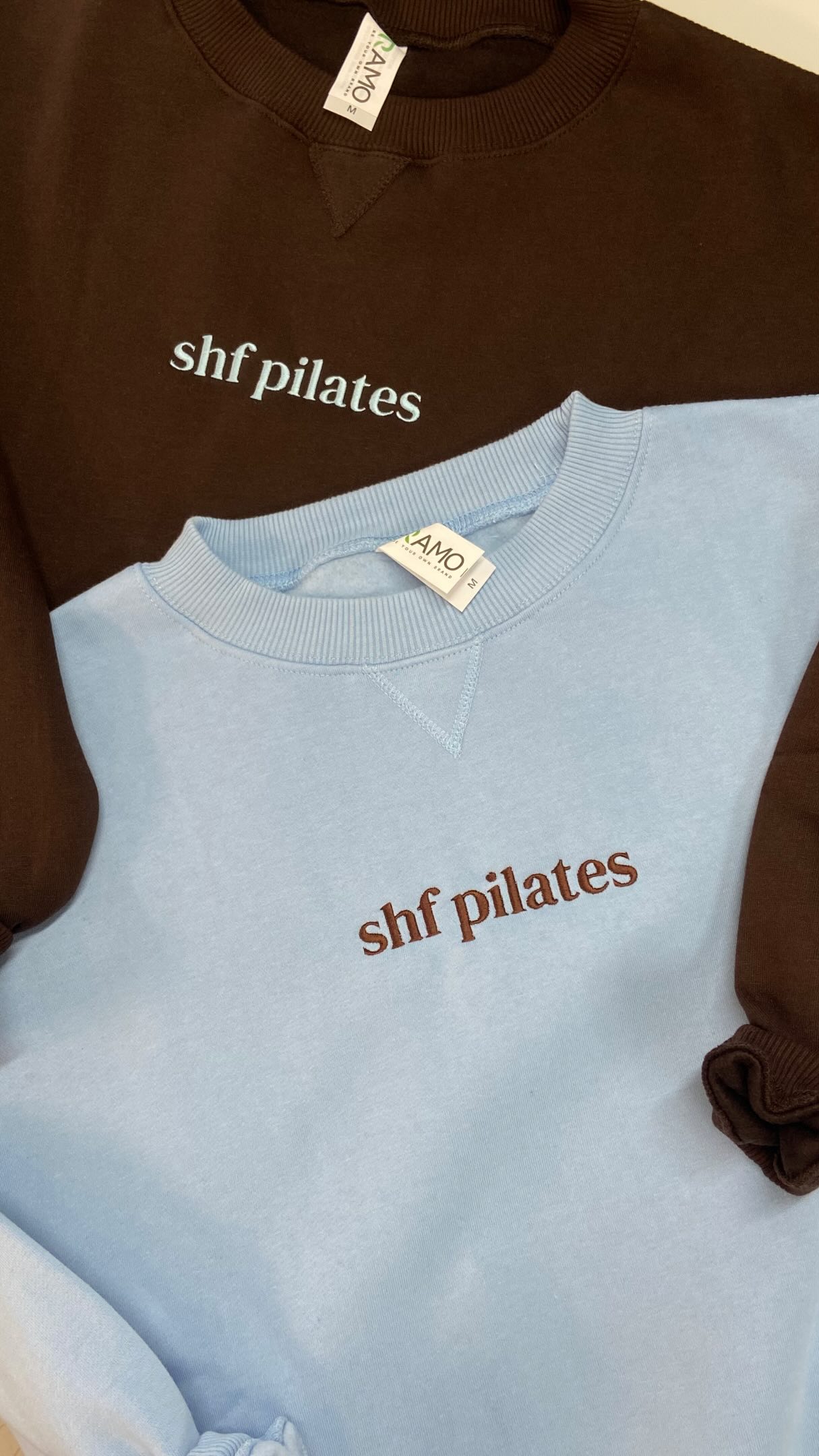 This is what happens before your merch shows up at your studio 🤍
From approved design to stitched in house and packed like it’s for our own crew
Every order is made with your studio in mind
From our community to yours. We LOVE being part of your merch journey 🤎🩵
Want this for your studio? Merch packs links in our bio 👆🏼
#pilates #pilatesmerch #perthpilates #custommerch #customembroidery
📸 unisex blanks by @ramocollection for our friends @shf.pilates