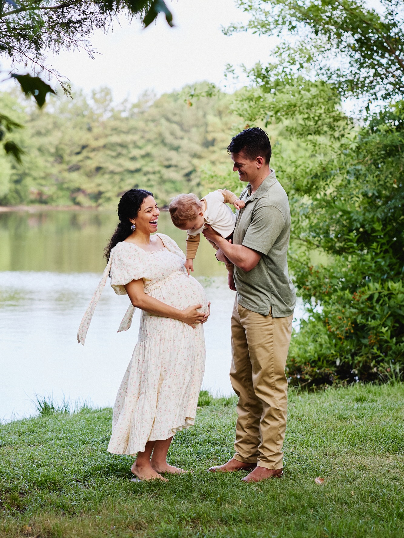 A quiet summer morning with this beautiful family, just before they become a family of four. 🤍
#AustinFamilyPhotographer #AustinMaternityPhotographer
