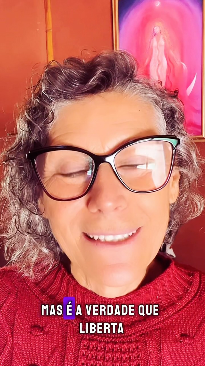 Quando inconscientemente causamos dor e sofrimento, SOMOS INOCENTES. Mas quando deixamos de ser???
Saber da nossa inocência é o começo da jornada.
Esta consciência alivia o peso da culpa, nos dá forças para olhar para nós mesmos e compreender que precisamos agir.
No momento em que ficamos conscientes dos nossos padrões e condicionamentos, precisamos tomar uma decisão de fazer uma mudança profunda na nossa personalidade e na nossa forma de nos relacionarmos com a vida.
Importante saber que a forma como atuamos hoje é fruto das nossas histórias passadas.
E que, a partir da consciência de nós mesmos, da Consciência de Si, começa uma reeducação interna. Uma reprogramação que só pode acontecer se tivermos a coragem de aceitar e abraçar a nossa humanidade e perceber a urgência de sairmos dos padrões e condicionamentos que estão manifestando sofrimento no nosso planeta.
A mudança começa em mim. E como a causa é dentro, eu mudando dentro, tudo muda.
Isso não é crença, é ciência comprovada!
Consciência
Existência
Felicidade
Eu Sou aqui
Eu Sou aí
Silvana Cunha
Palestrante • Terapeuta Holística Sistêmica • Autora • Mentora • Cientista Intuitiva • Alquimista • Fundadora da TQC Cura Quântica®️ e do Despertar Quântico da Consciência
Insta: Silvana Cunha Terapeuta Autora Palestrante TQC Cura Quântica®️
www.florescimentocriativo.com