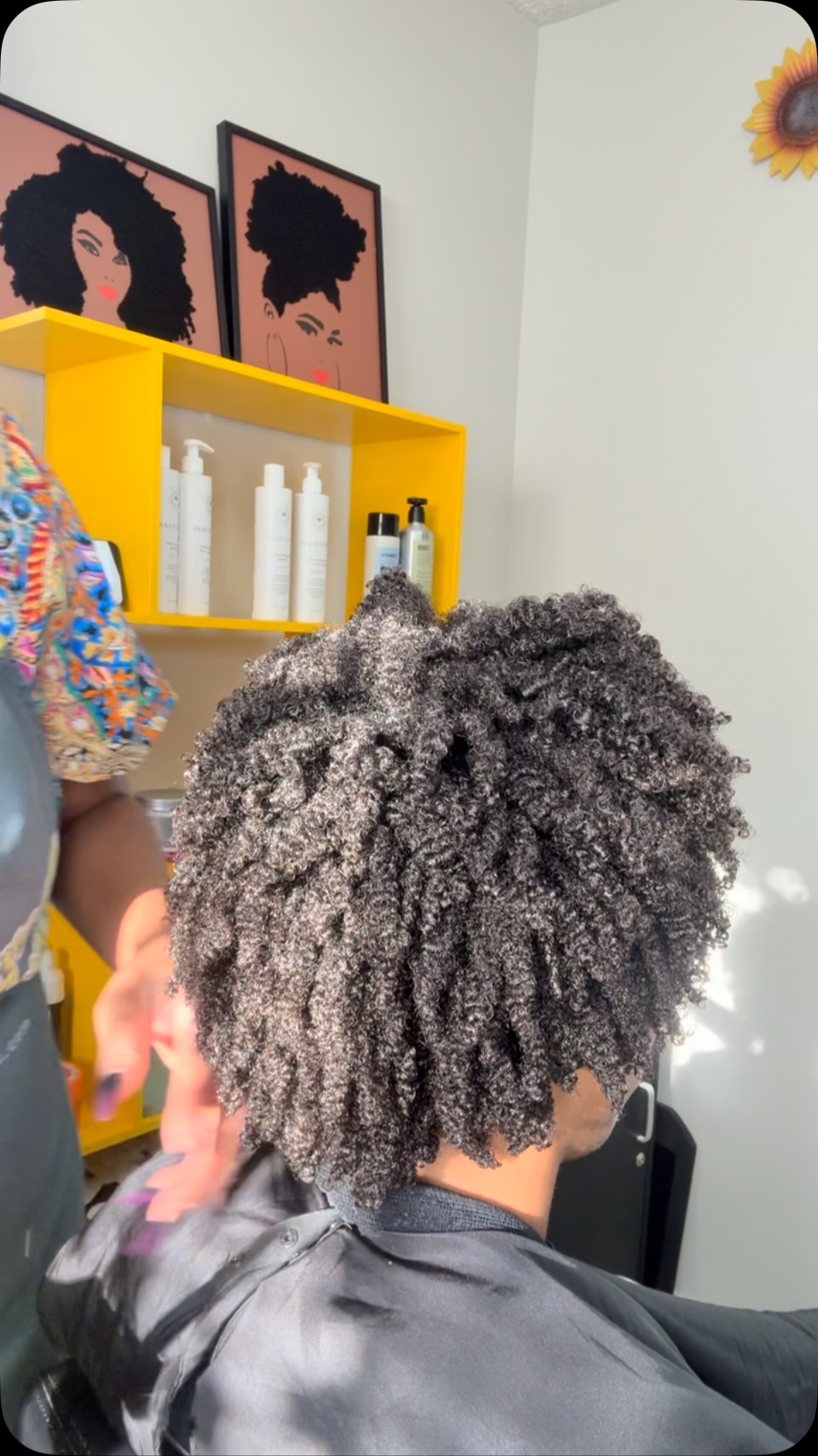 Captured the after with the sun ☀️ + snipping away a few out-of-place curl & can we talk about these yellow shears?! 💛
The wash & go video is NOW on YouTube! Go subscribe & watch the process. Link in bio!
•
•
•
#CurlyHair #WashAndGo #CurlyHairSpecialist #tampahairstylist