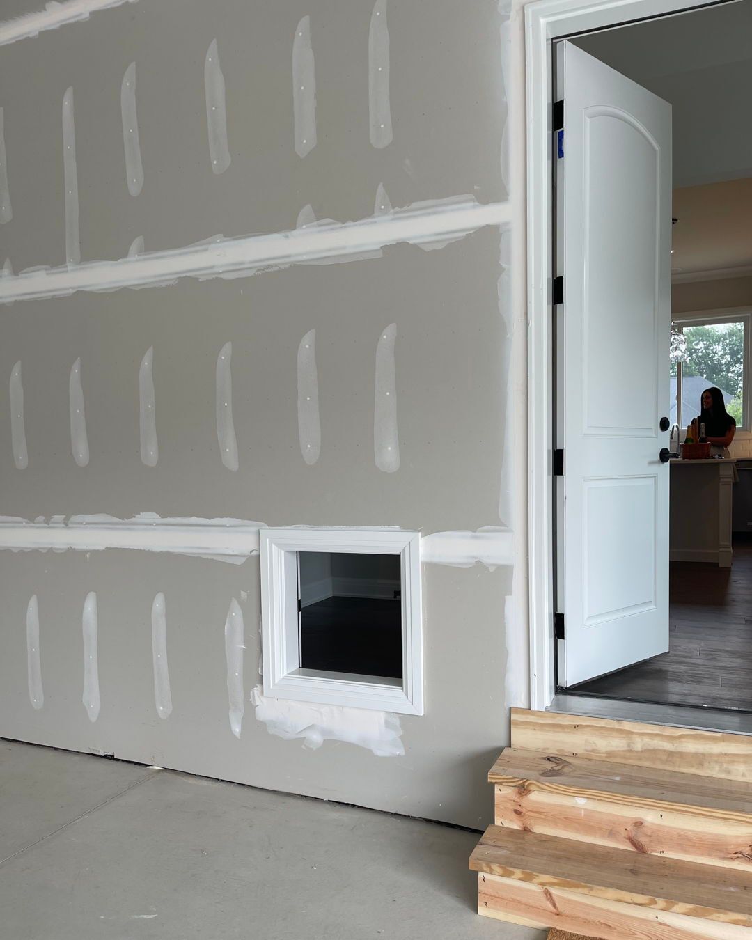 Meet our favorite little life hack: the grocery door! Unload bags straight from the garage into the pantry—no more juggling armfuls through the house. It’s the small, thoughtful details that make everyday living a little easier (and a lot more fun). 🚪🛒
#DesignDetails #HomeHacks