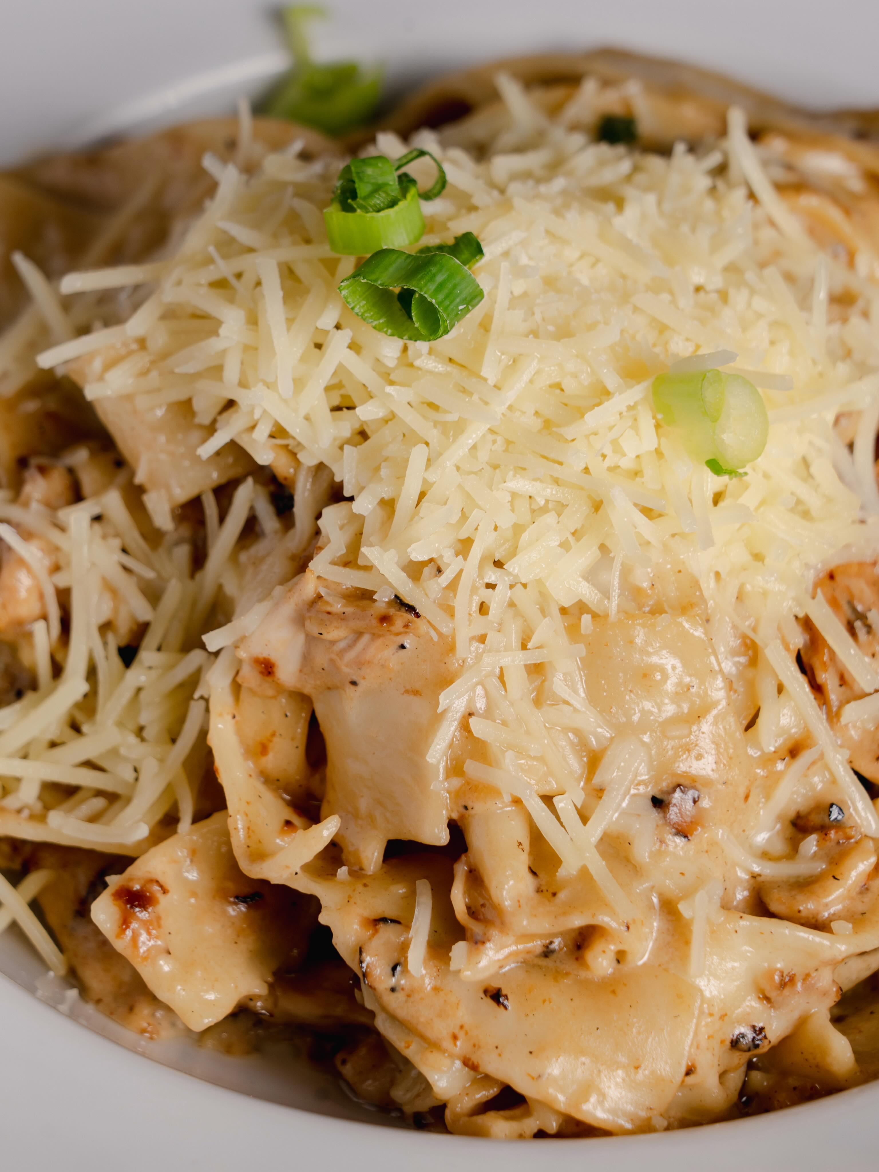 Too good to say no to 🤤
Say hello to our Pasta alla Panna - creamy, comforting and packed with chicken, mushroom, cream & Parmesan. Simple, delicious and definitely worth a try.