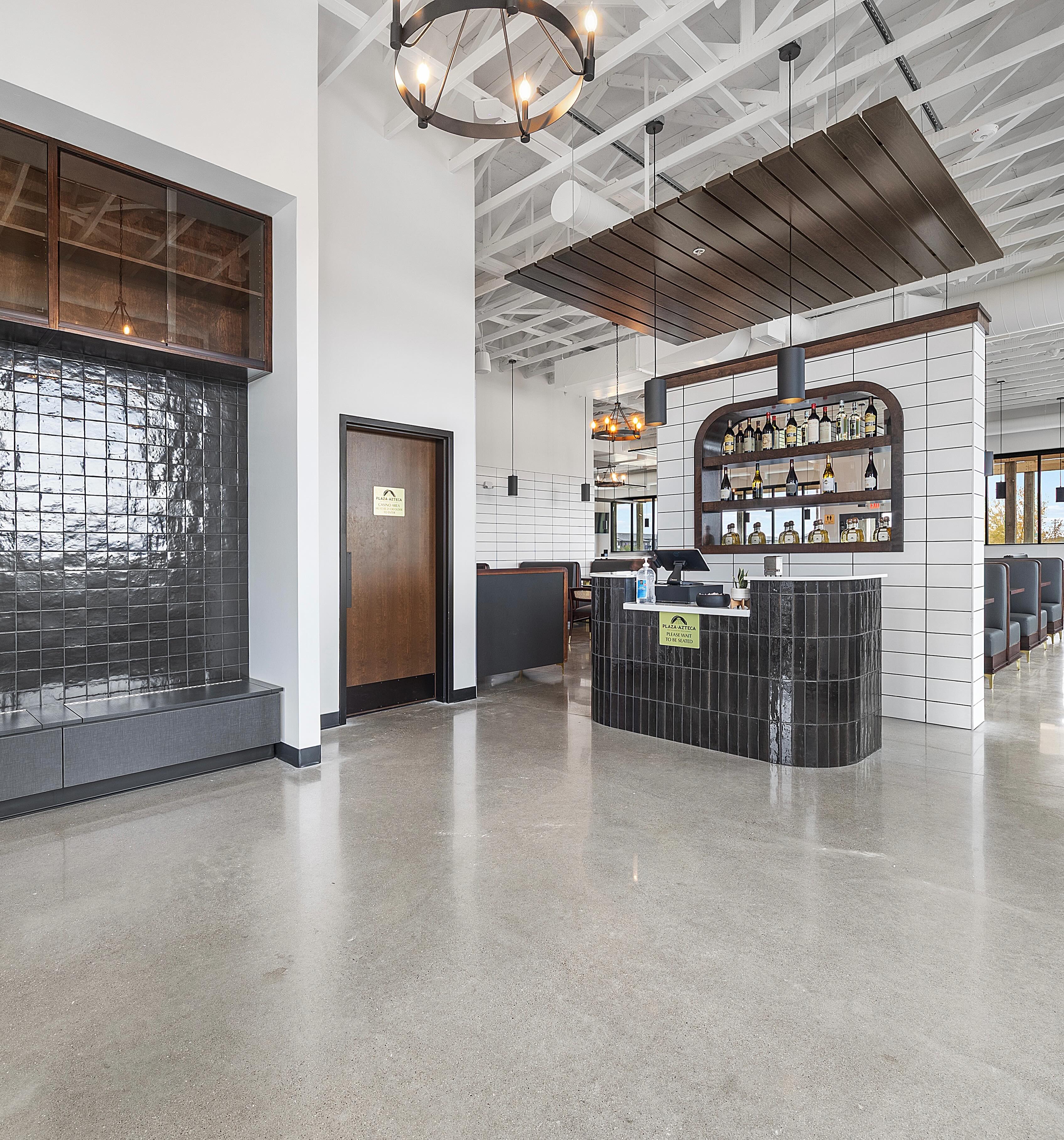 From the exterior to the interior - a project needs to be cohesive from the inside out, that’s where all the details come in at this local Sioux Falls Mexican Restaurant 👏🏼🤩
#plazaazteca #siouxfalls #architecture #interiordesign