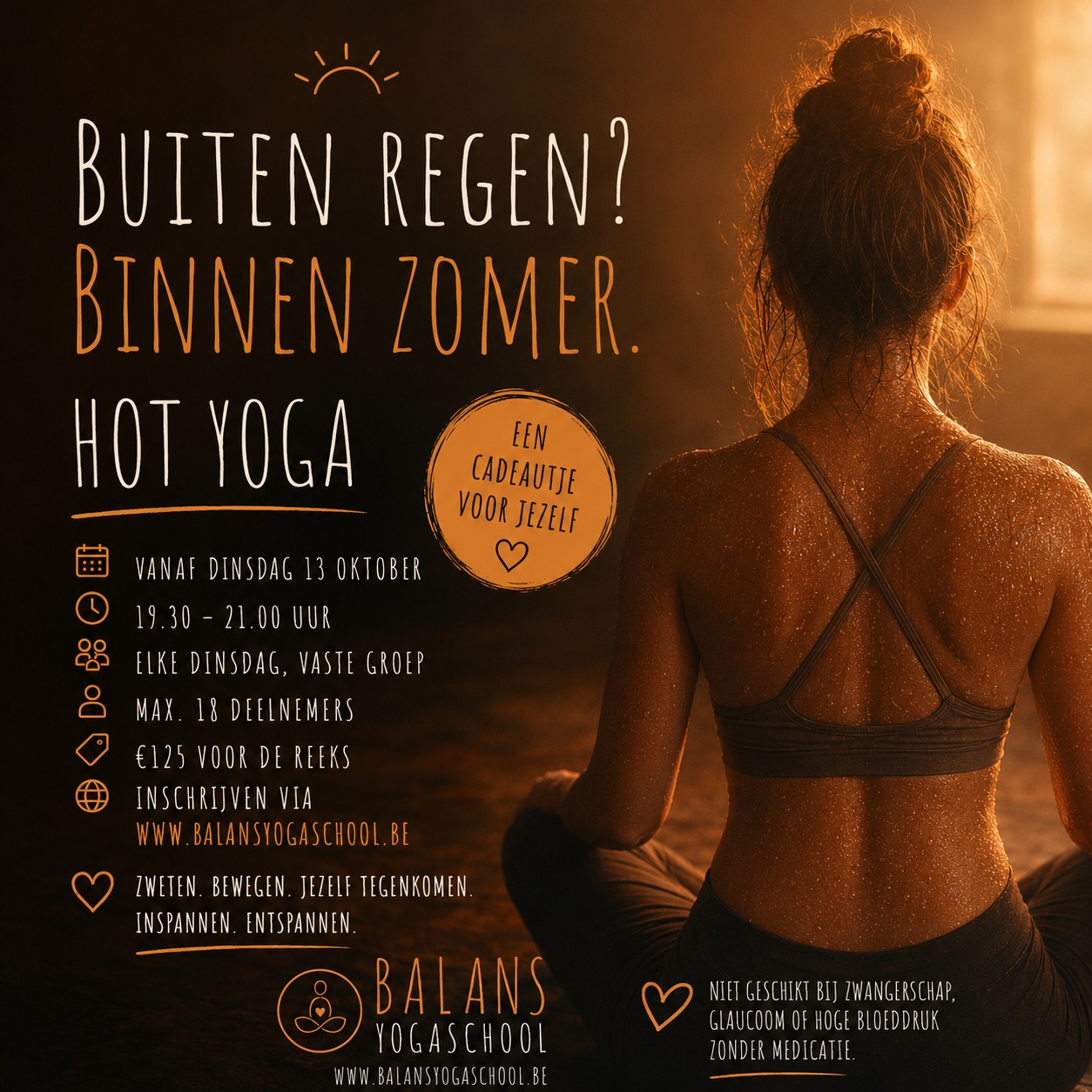 Buiten regen? (eindelijk) Binnen blijft het zomeren. ☀️🔥
Vanaf dinsdag 13 oktober gaat de Hot Yoga bij Balans weer van start.
Een wekelijkse afspraak met jezelf.
90 minuten bewegen, ademen, zweten, voelen, jezelf tegenkomen… en daarna heerlijk ontspannen.
De warmte helpt je lichaam op temperatuur te komen en maakt bewegen vaak net wat aangenamer voor je spieren en gewrichten. Onderzoek naar hot yoga laat daarnaast mooie effecten zien op onder andere flexibiliteit, conditie en cardiovasculaire fitheid.
Maar wat ik nog belangrijker vind:
Je stapt even uit je hoofd.
Je voelt je lichaam.
Je ademt.
Je zweet.
Je doet iets wat alleen maar voor jou is.
Deelnemers noemen het niet voor niets een cadeautje voor jezelf. ❤️
En met dit regenweer buiten… geef toe: zo’n warme yogazaal klinkt toch heerlijk?
Vanaf dinsdag 13 oktober
19.30 – 21.00 uur
Elke dinsdag, in een vaste groep
Max. 18 deelnemers
€125 voor de reeks
Inschrijven kan via www.balansyogaschool.be
Let op: Hot Yoga is niet geschikt tijdens de zwangerschap, bij glaucoom of bij een hoge bloeddruk die niet onder controle is met medicatie. Bij twijfel: overleg eerst met je arts.
Kom zweten.
Kom ademen.
Kom voelen.
Kom vooral even helemaal bij jezelf. 🔥