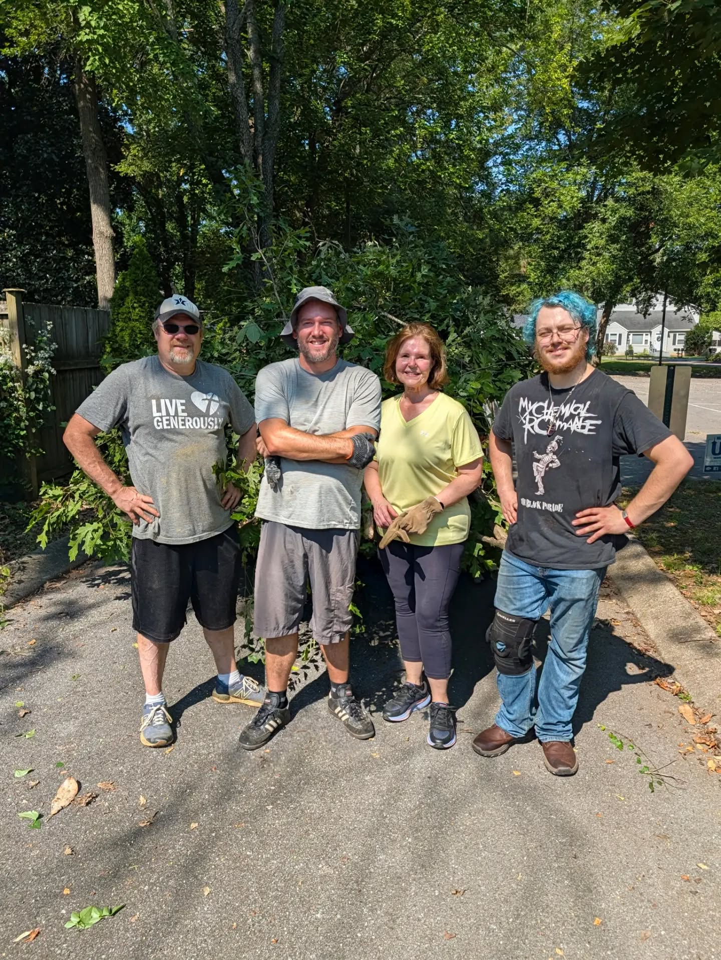 Huge shout-out to our small but mighty crew of volunteers that came together this morning to sprUce up the UKirk House! And big thanks to @chriswarrentn for engineering our new ramp (completed this spring) and walkway! Making UKirk more accessible is something that has been important to our student leaders and this addition is a huge step in that direction.