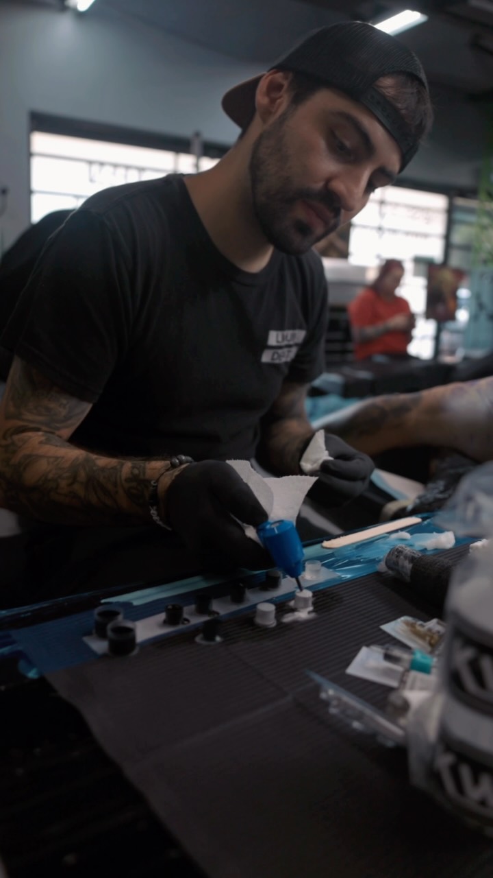 Have you met @emilioramirez746? 👀
Super smooth black & grey, clean details, and solid work every time. 🔥
Come check him out at Select Tattoo! 💚