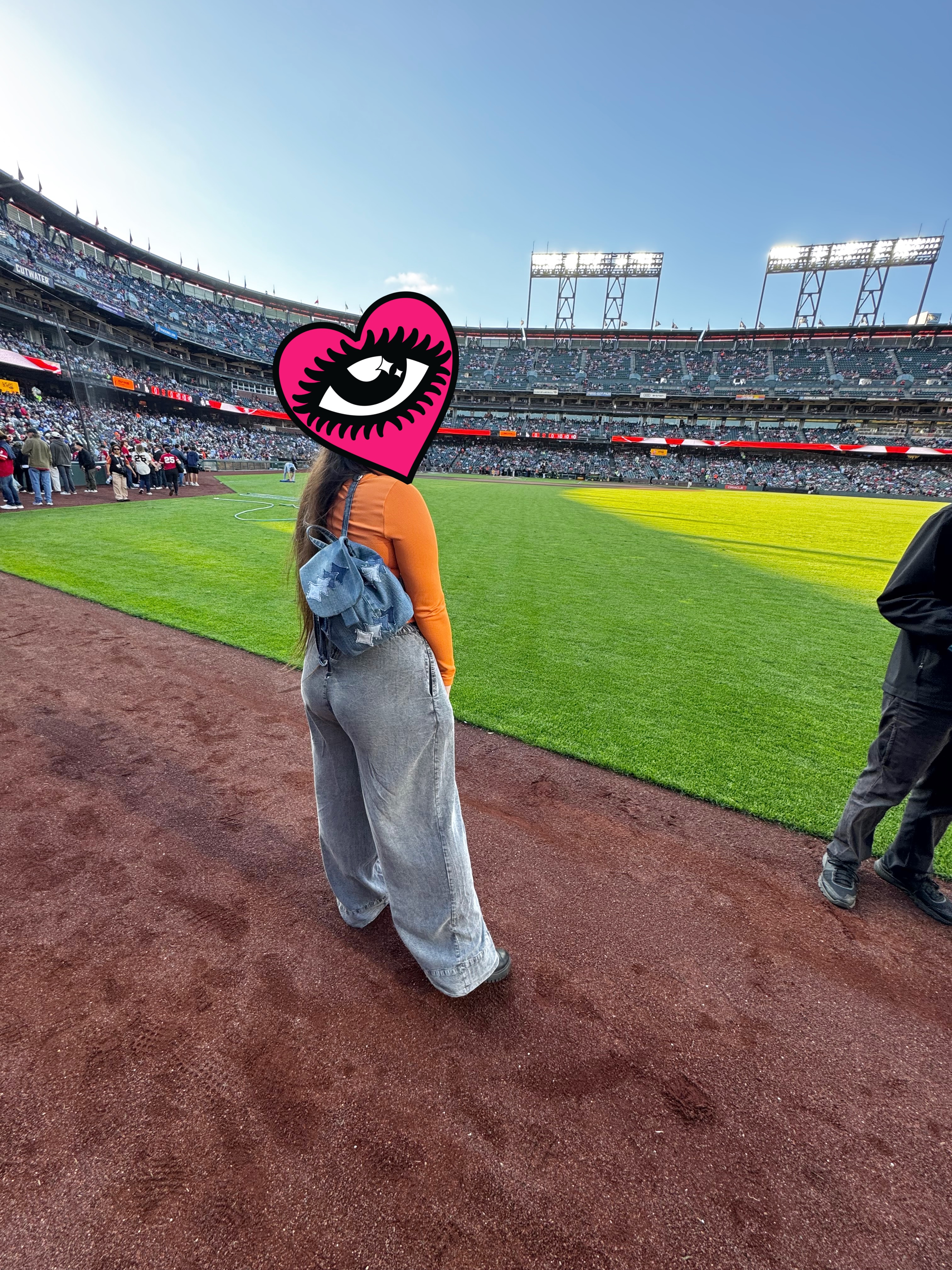 ⚾️ Taking the mini backpack out to the ballgame. 🏟️✨
A little game-day adventure with one of our denim minis along for the ride.
She passed the ballpark test. 💙 Are you game ready?
#gamedaystyle #baseballstyle #denimstyle #minibackpack #shoppedreamy